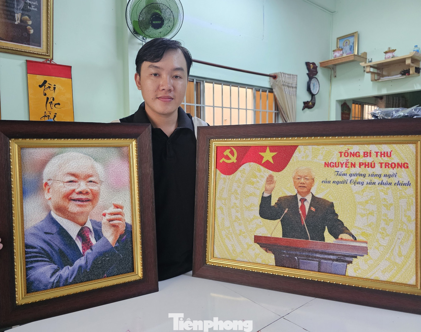 Khưu Tấn Bửu vẽ tranh gạo về Tổng Bí thư Nguyễn Phú Trọng. Ảnh: Hòa Hội