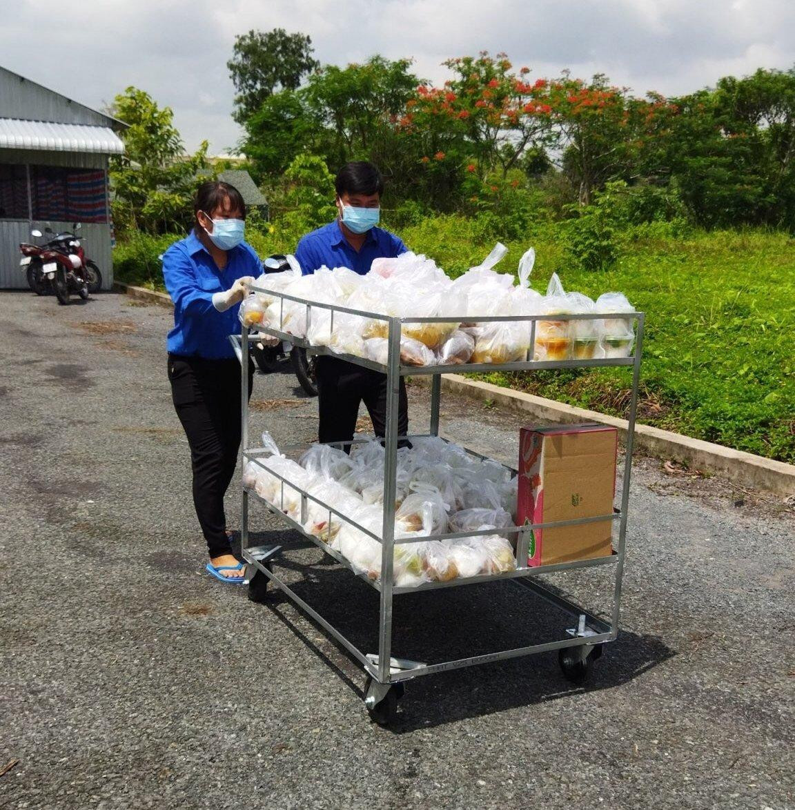 ĐVTN hỗ trợ hậu cần trong khu cách ly