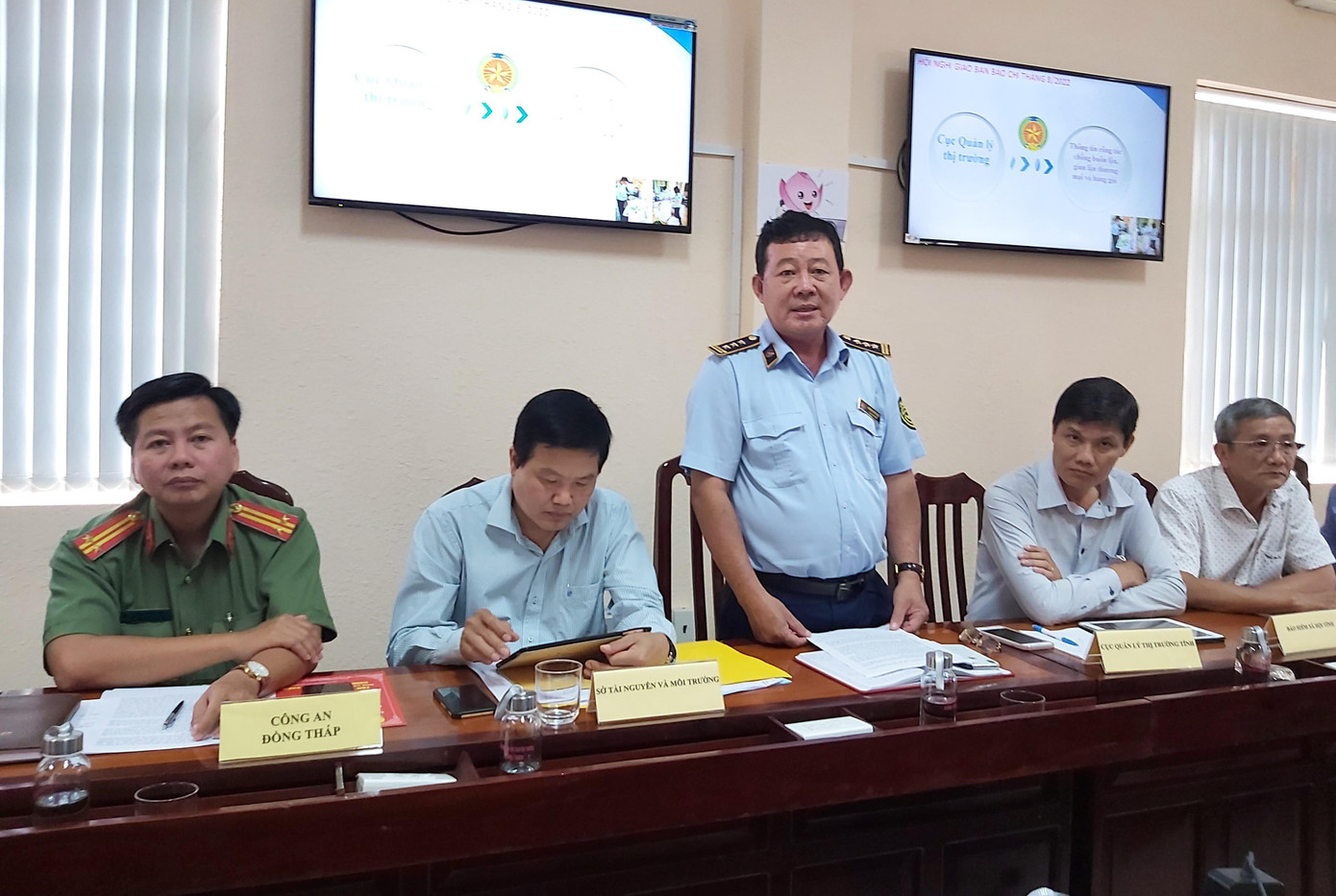 Ông Dương Đức Đạt, Phó Cục trưởng Cục Quản lý thị trường tỉnh Đồng Tháp phát biểu. Ảnh: Hòa Hội Ông Dương Đức Đạt, Phó Cục trưởng Cục Quản lý thị trường tỉnh Đồng Tháp phát biểu. Ảnh: Hòa Hội