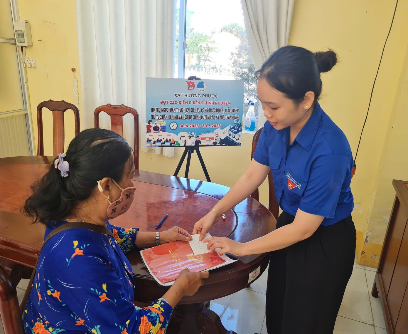 Tại tỉnh Đồng Tháp, tinh thần &quot;Thanh niên tiên phong – sẵn sàng hành động&quot; cũng được thể hiện rõ nét qua hoạt động của Đoàn viên thanh niên tại các xã biên giới.