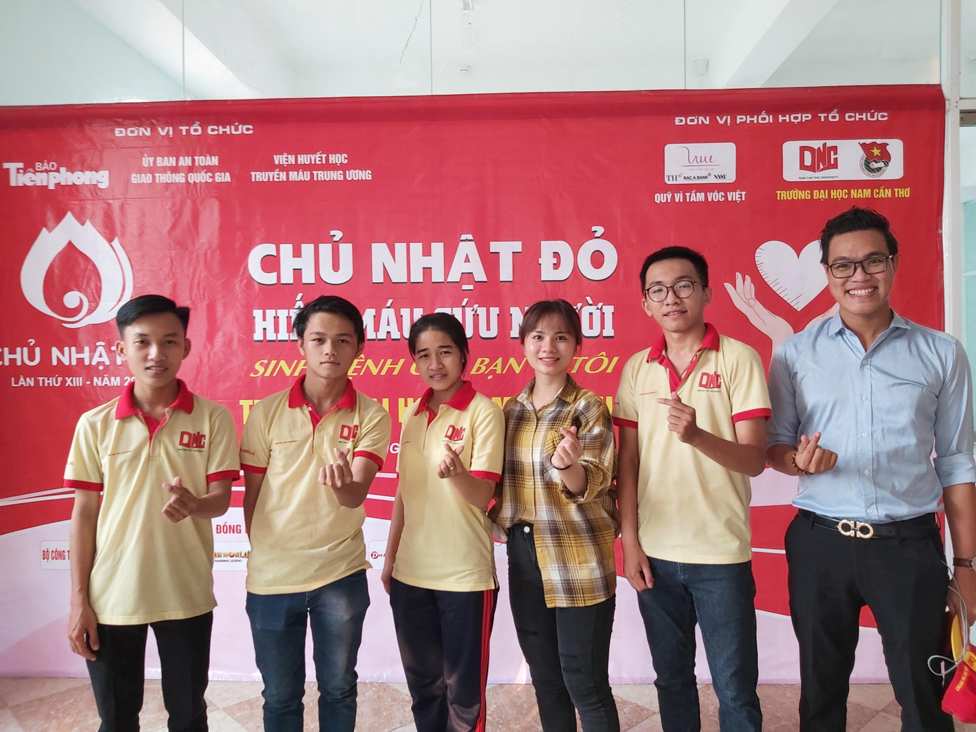 Anh Nguyễn Nhật Trường, Bí thư Đoàn trường đại học Nam Cần Thơ cho biết, đã huy động gần 500 sinh viên đăng ký tham gia hiến máu tại Chủ nhật Đỏ diễn ra vào sáng mai (2/4), tại trường đại học Nam Cần Thơ.