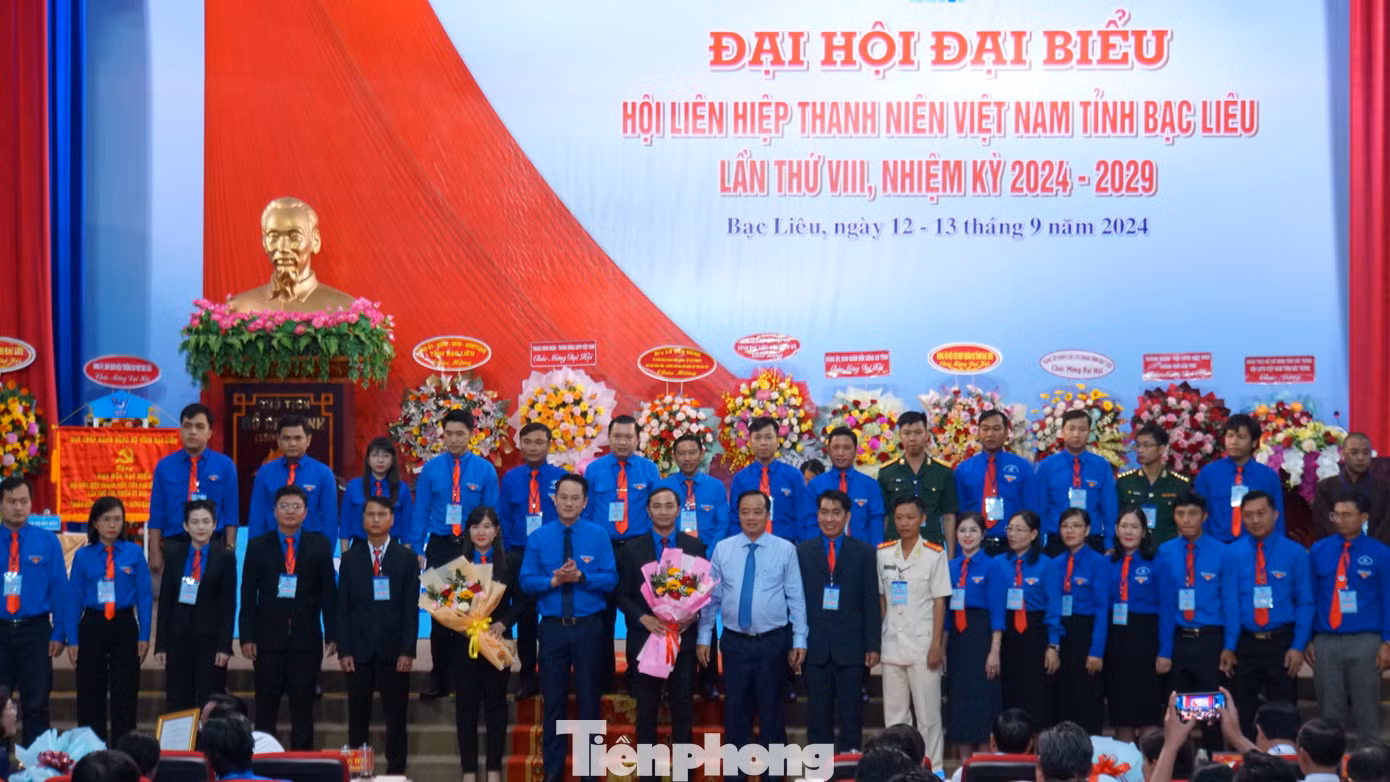 Ủy ban Hội LHTN Việt Nam tỉnh Bạc Liêu nhiệm kỳ 2024 – 2029 ra mắt đại hội. Ảnh: Hòa Hội