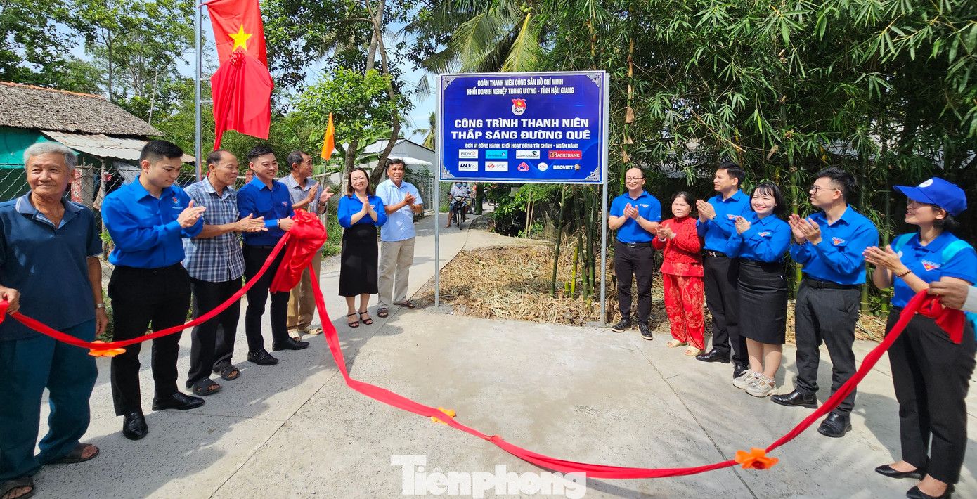 Khánh thành tuyến đường thanh niên Thắp sáng đường quê dài 1,5 km tại thị trấn Mái Dầm, huyện Châu Thành, Hậu Giang. Khánh thành tuyến đường thanh niên Thắp sáng đường quê dài 1,5 km tại thị trấn Mái Dầm, huyện Châu Thành, Hậu Giang.