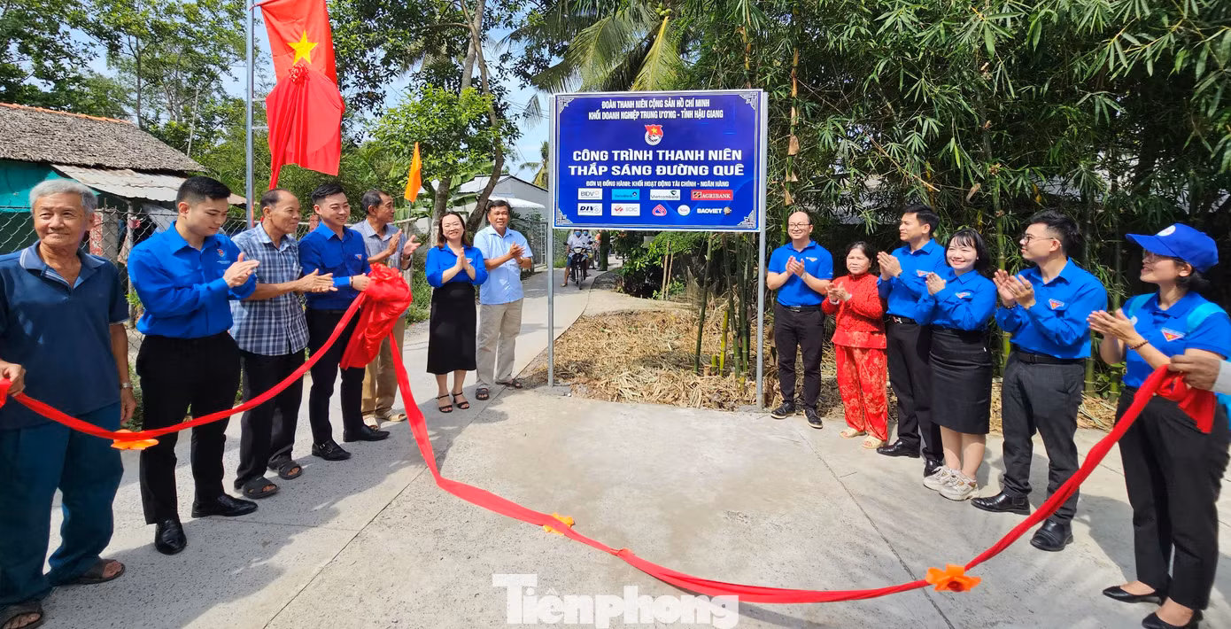 Khánh thành tuyến đường thanh niên Thắp sáng đường quê dài 1,5 km tại thị trấn Mái Dầm, huyện Châu Thành, Hậu Giang. Khánh thành tuyến đường thanh niên Thắp sáng đường quê dài 1,5 km tại thị trấn Mái Dầm, huyện Châu Thành, Hậu Giang.