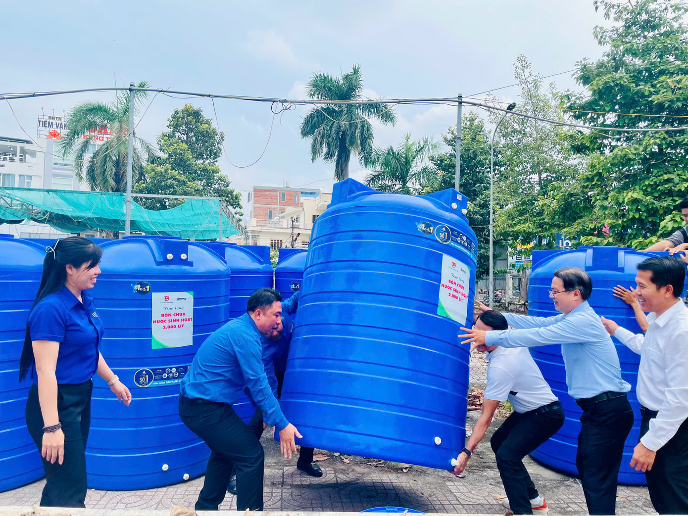 Bồn chứa nước 2.000 lít/bồn trao tặng cho bà con khó khăn tại An Giang.