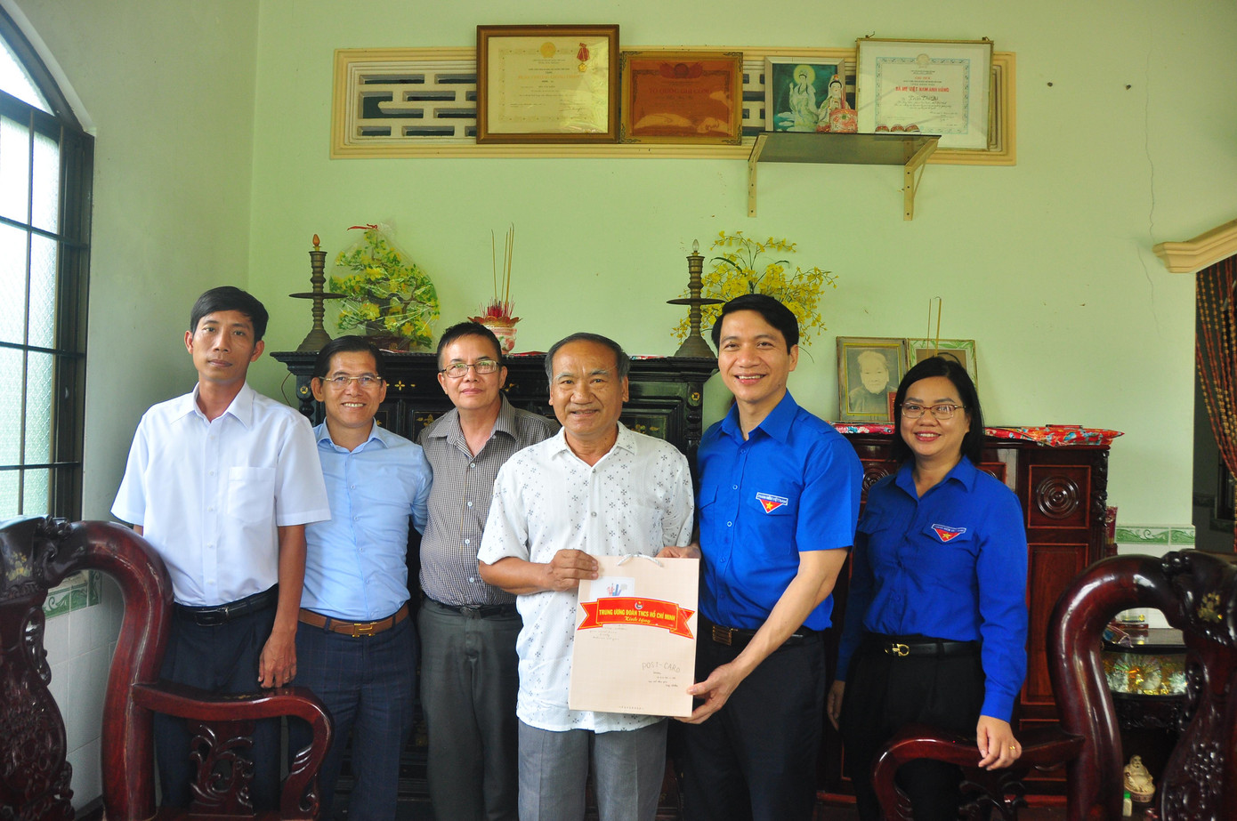 Đây cũng là hoạt động thường niên của Trung ương Đoàn nhằm hỗ trợ, chăm lo cho gia đình chính sách nhân Kỷ niệm 46 năm Ngày giải phóng miền Nam, thống nhất đất nước. Qua đó, giáo dục lý tưởng cách mạng, đạo đức lối sống cho thanh niên hiện nay, phát huy vai trò và trách nhiệm của thanh niên Việt Nam trong công cuộc xây dựng và bảo vệ Tổ quốc. - Ảnh: Hòa Hội