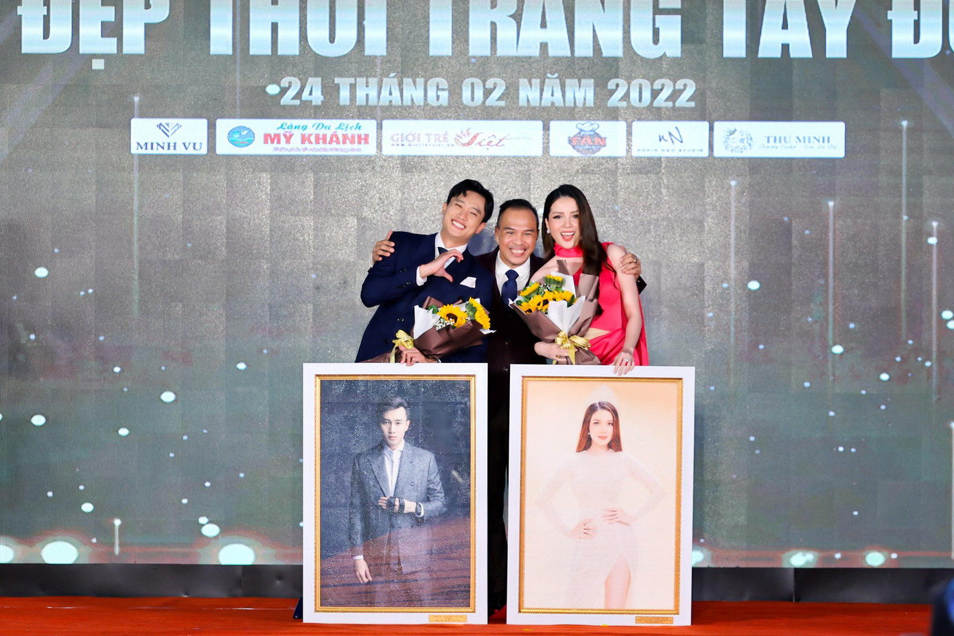 Diễn viên Quốc Trường cùng Trưởng Ban tổ chức Nguyễn Phú và Hoa khôi Huỳnh Thúy Vi