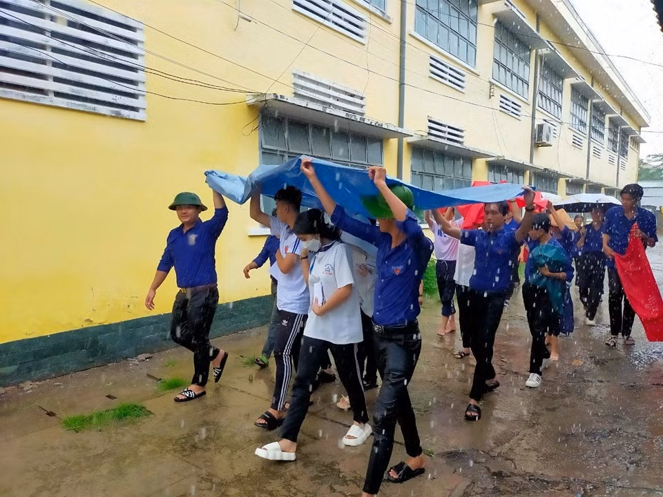 Tình nguyện viên hỗ trợ thí sinh Tình nguyện viên hỗ trợ thí sinh
