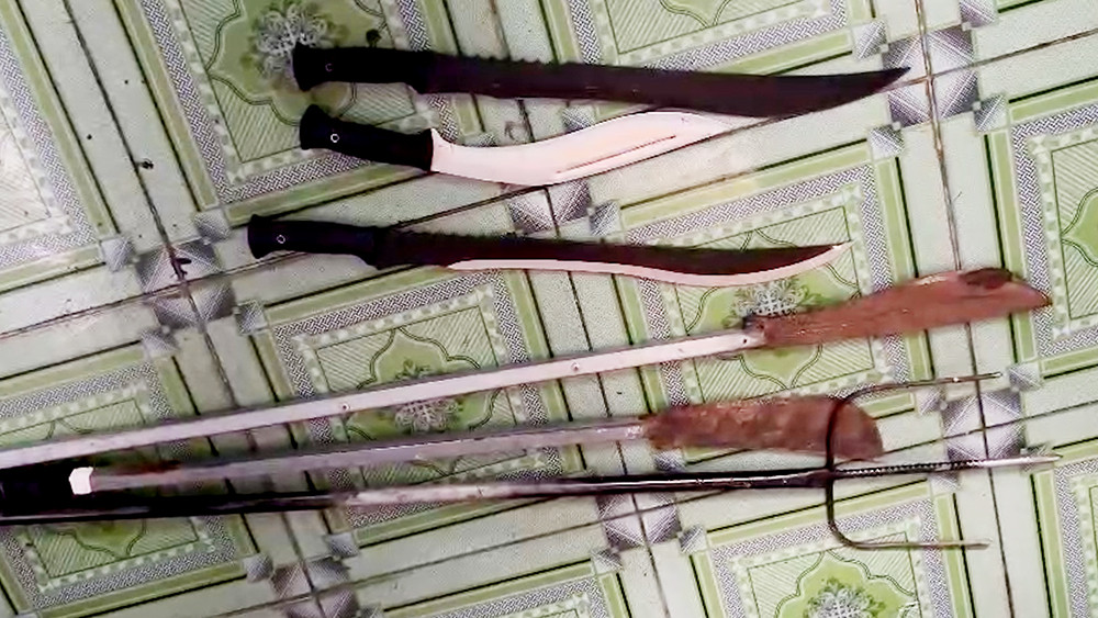 Hung khí tại hiện trường. Hung khí tại hiện trường.