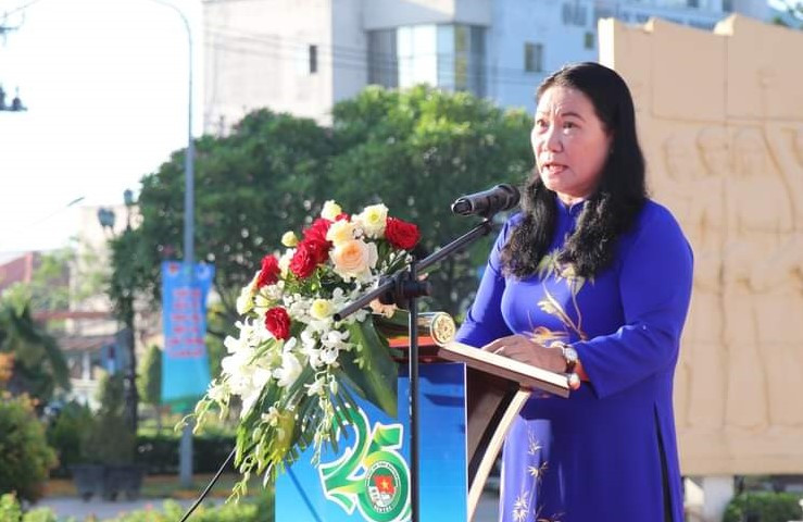 Bà Nguyễn Thị Bé Mười - Phó Chủ tịch UBND tỉnh Bến Tre phát biểu tại buổi lễ.