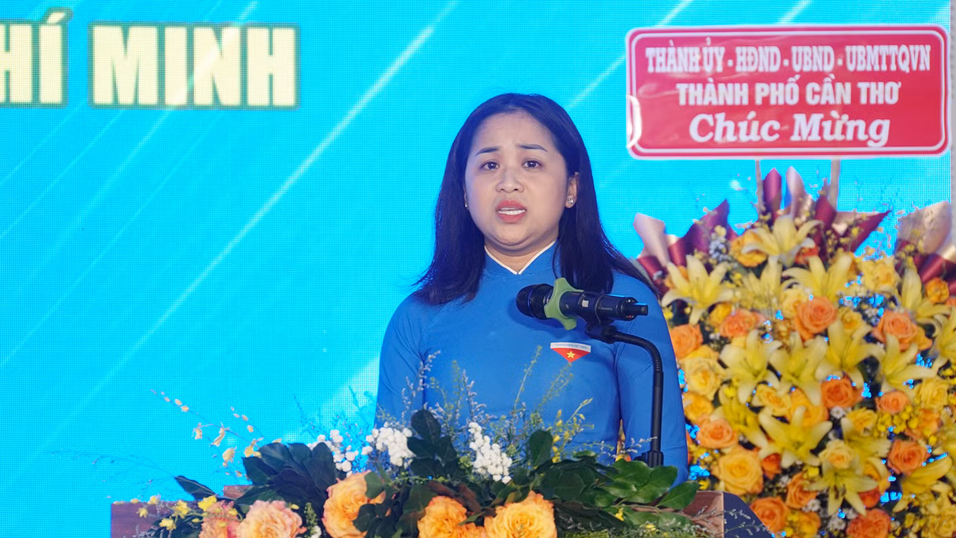 Chị Lư Thị Ngọc Anh - Bí thư Thành Đoàn Cần Thơ phát biểu tại buổi lễ. Ảnh: Hòa Hội