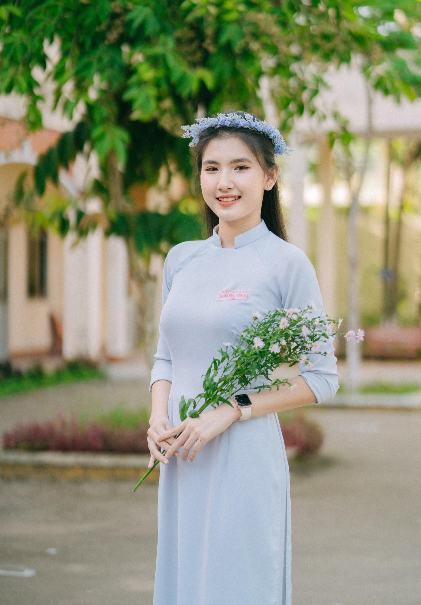 Nguyễn Ngọc Tường Vi là người con của vùng đất Hậu Giang, sinh ra trong gia đình làm kinh doanh nên cô đã lựa chọn theo học ngành Quản trị kinh doanh 02 khóa 8 của trường. Khi đăng ký tham gia cuộc thi Hoa khôi đại học Nam Cần Thơ 2021, sau vòng Sơ khảo cô cũng là một trong những gương mặt được mọi người chú ý và quan tâm với gương mặt khả ái, nụ cười tươi và duyên dáng. - Ảnh: NVCC