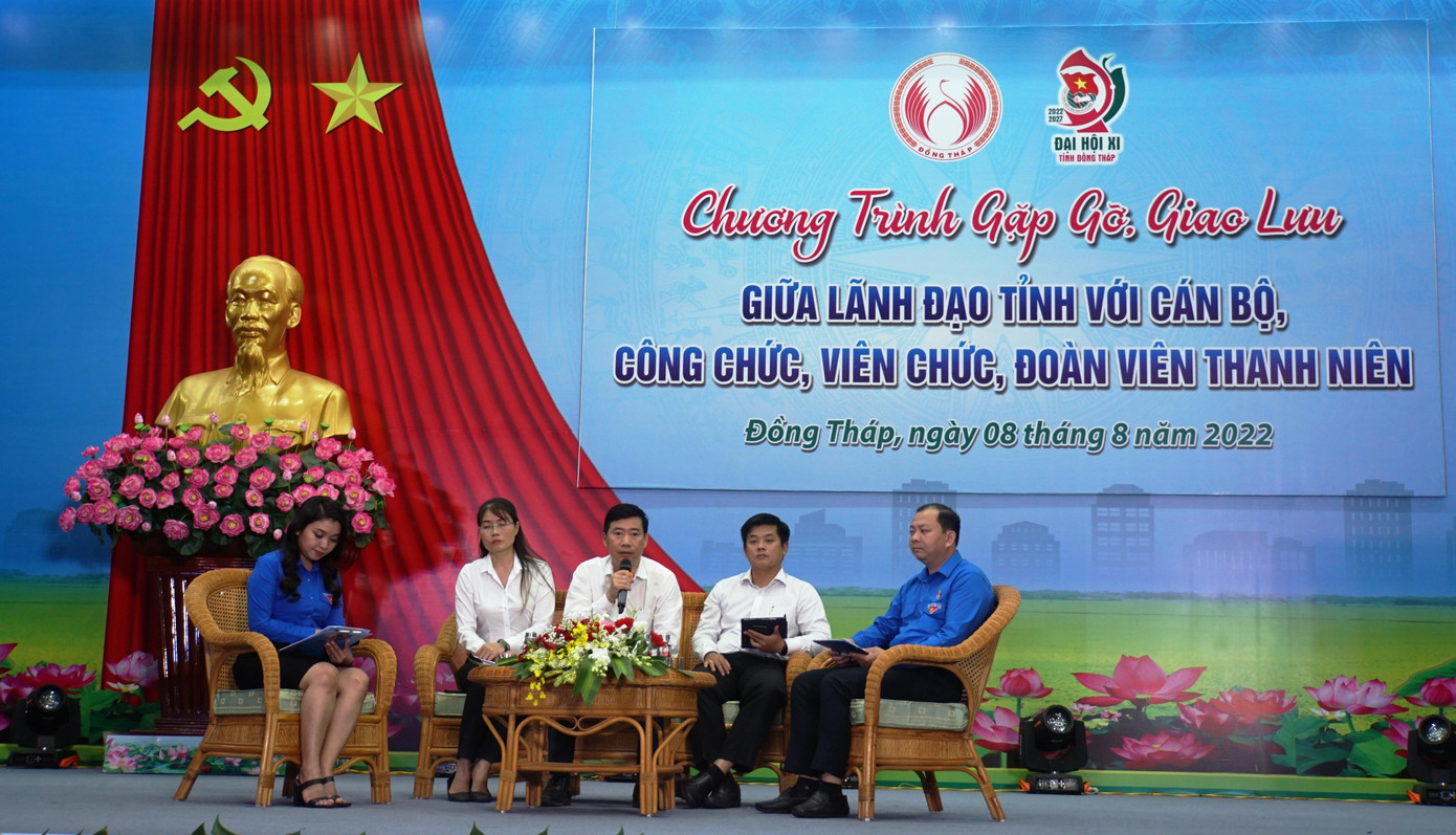 Lãnh đạo tỉnh Đồng Tháp trả lời câu hỏi của các đại biểu. - Ảnh: Hòa Hội Lãnh đạo tỉnh Đồng Tháp trả lời câu hỏi của các đại biểu. - Ảnh: Hòa Hội