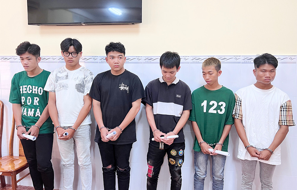 Bắt tạm giam các đối tượng Danh,Vàng, Hoàng, Thắng, Nam, Hậu