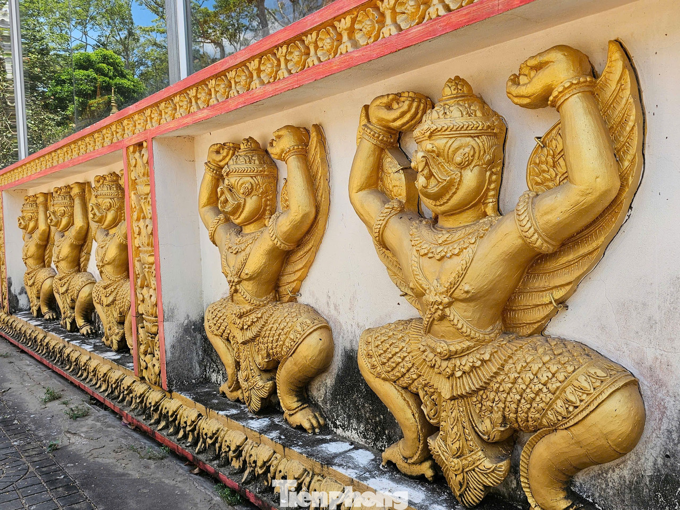 Ngoài ra, trong khuôn viên chùa còn nhiều công trình kiến trúc khác như sa la, tăng xá... còn gìn giữ đến nay. Ảnh: Hòa Hội.