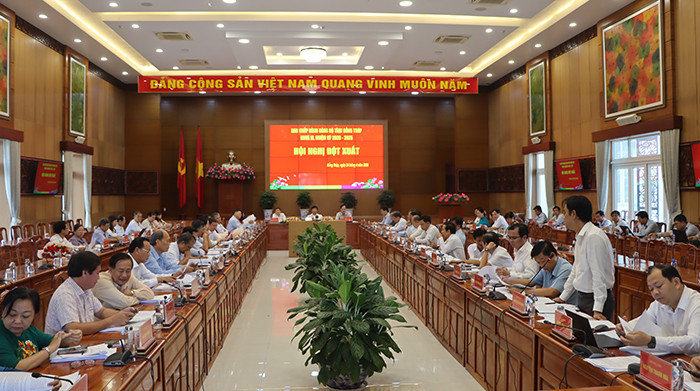 Quang cảnh làm việc. Ảnh: V. Tiến