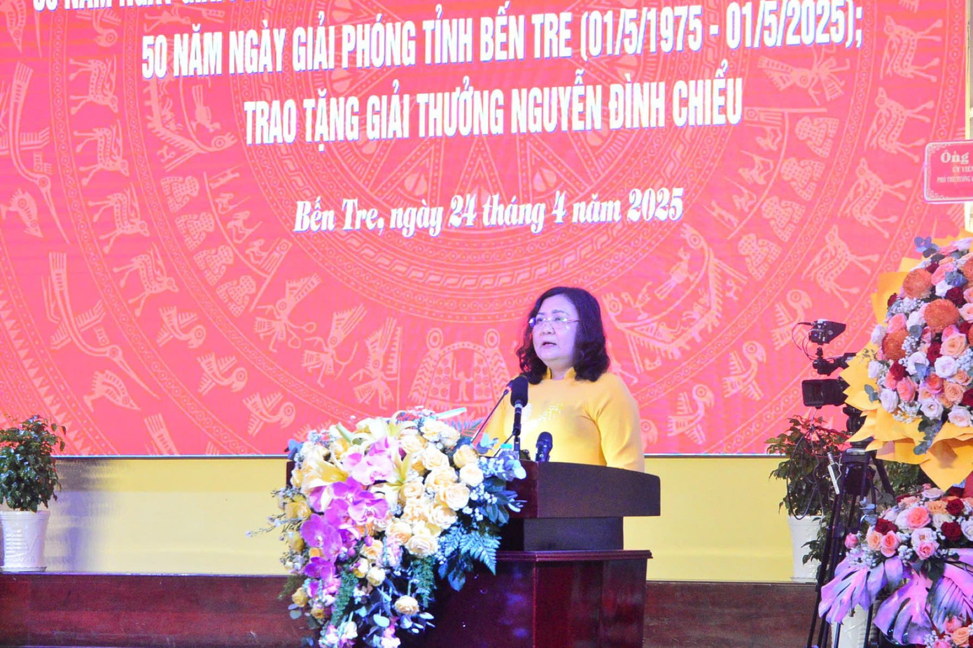 Bà Hồ Thị Hoàng Yến, Bí thư Tỉnh ủy Bến Tre phát biểu tại buổi lễ. Bà Hồ Thị Hoàng Yến, Bí thư Tỉnh ủy Bến Tre phát biểu tại buổi lễ.