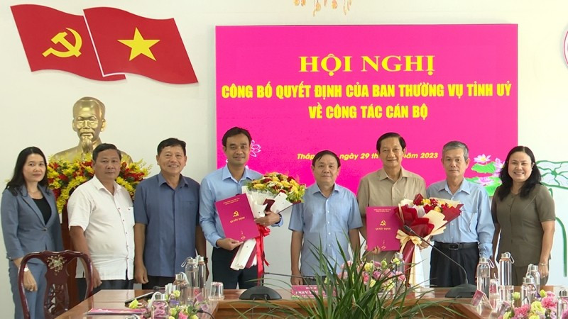 Ban Thường vụ Tỉnh ủy Đồng Tháp trao quyết định điều động đồng chí Nguyễn Văn Vũ Minh Ban Thường vụ Tỉnh ủy Đồng Tháp trao quyết định điều động đồng chí Nguyễn Văn Vũ Minh