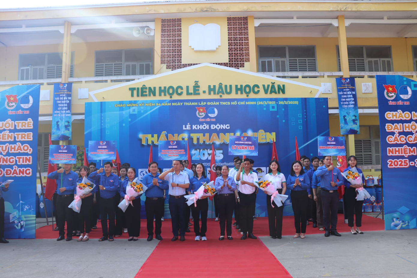 Các đội hình Thanh niên xung kích thực hiện những công trình, phần việc trong Tháng thanh niên. Ảnh: TĐ BT