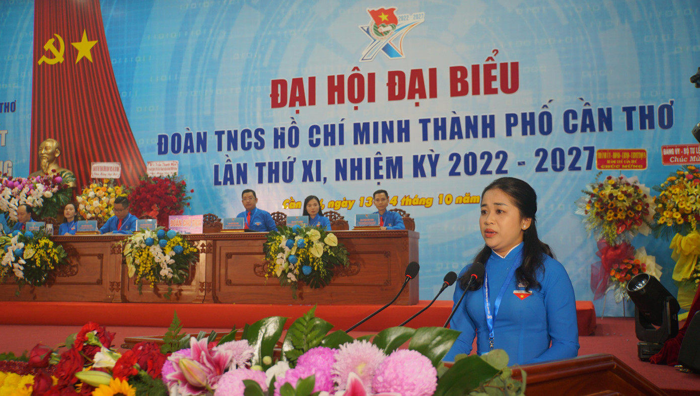 Chị Lư Thị Ngọc Anh - Bí thư Thành Đoàn Cần Thơ phát biểu. Chị Lư Thị Ngọc Anh - Bí thư Thành Đoàn Cần Thơ phát biểu.