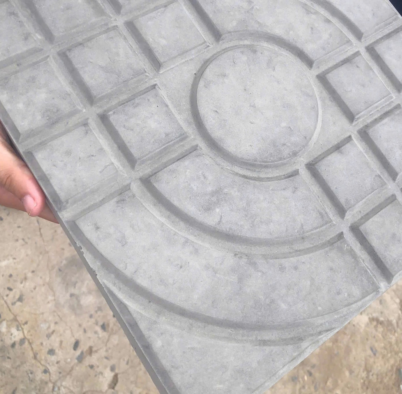 Sản phẩm gạch do các bạn sinh viên trường Đại học Trà Vinh sản xuất.