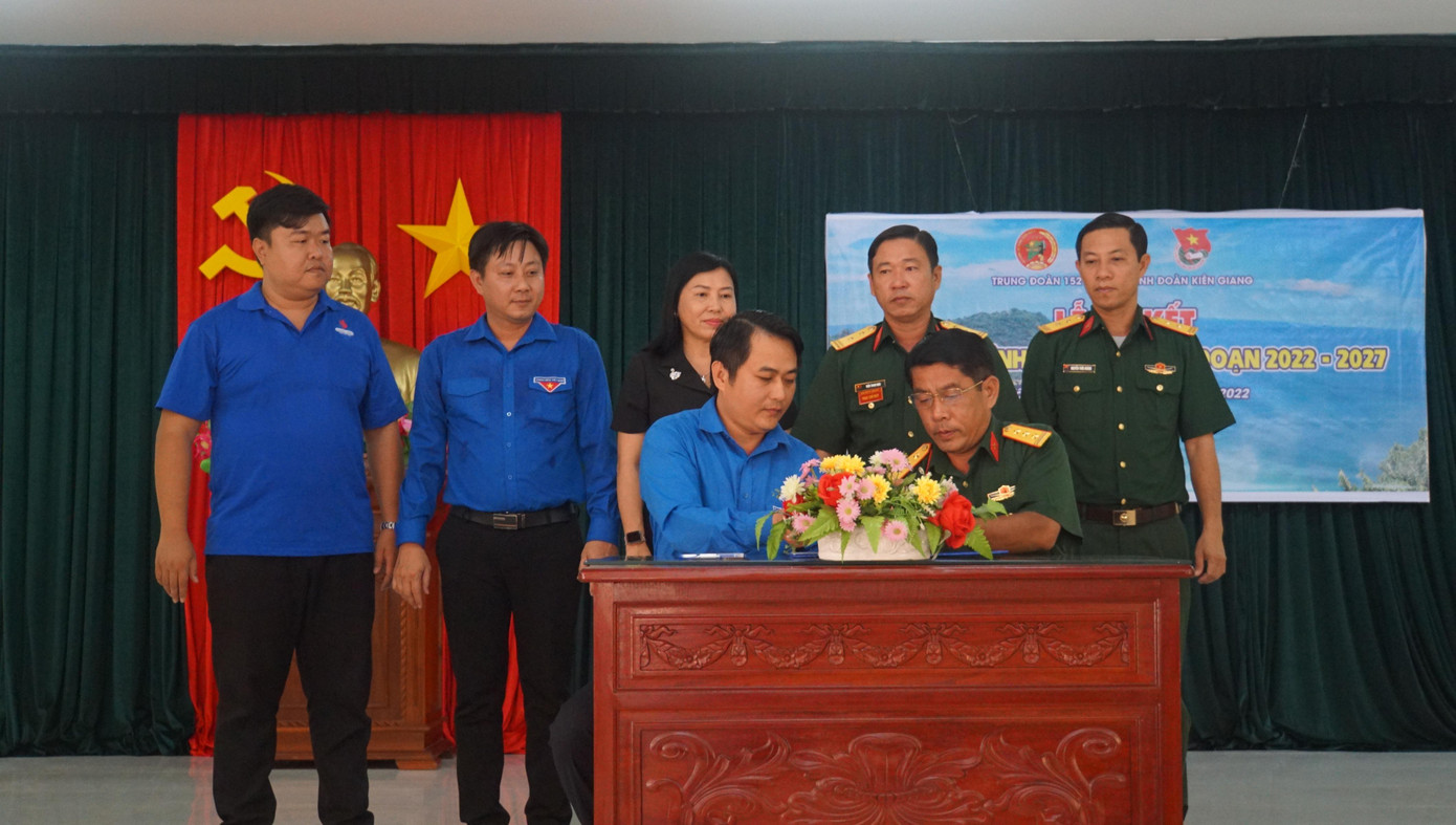 Tỉnh Đoàn Kiên Giang và Trung đoàn 152 ký kết hợp tác giai đoạn 2022 - 2027