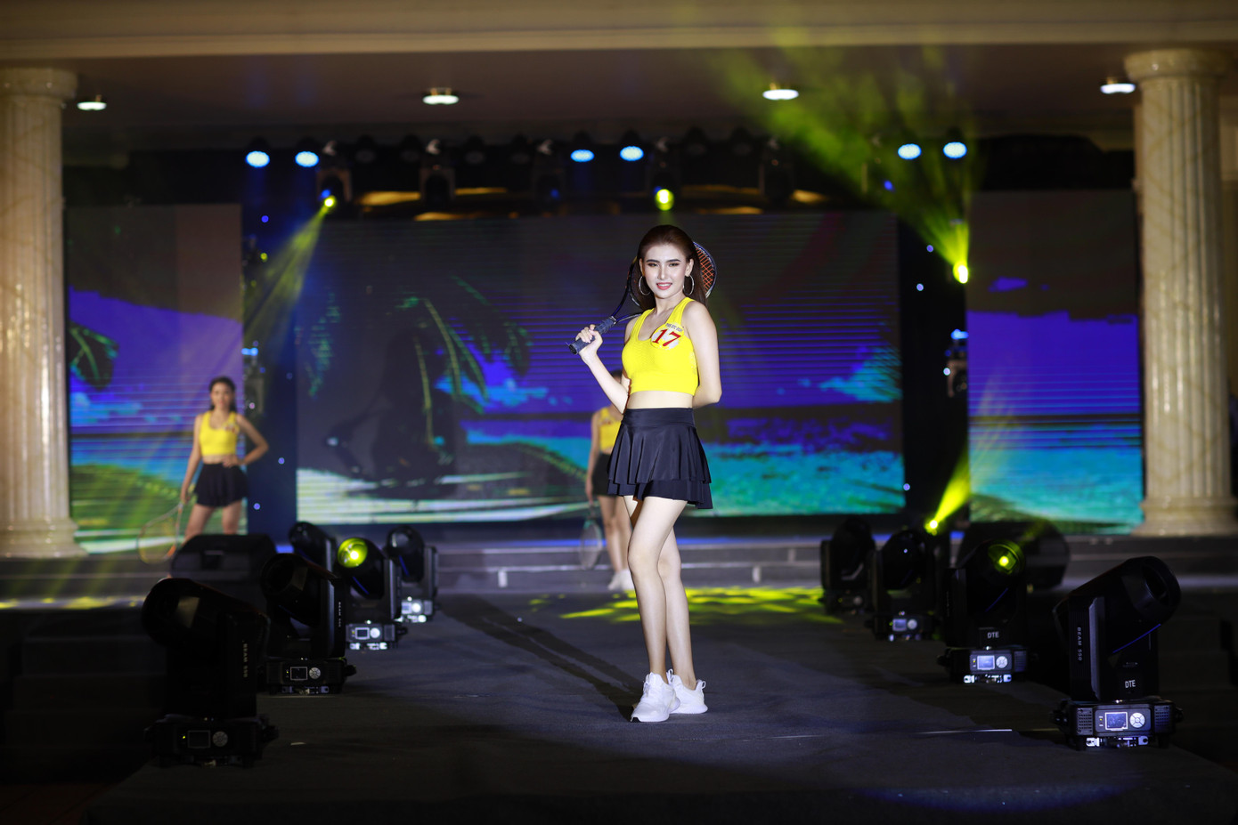 Với nụ cười tươi rạng rỡ cô đã nhận được giải thưởng Người đẹp Tỏa sáng của cuộc thi Miss DNC năm 2021. Trong phần thi ứng xử, khi nhận được câu hỏi: “Là người thanh niên của thời đại 4.0 em đã chuẩn bị gì cho hành trang cuộc sống của mình?” Tường Vi đã tự tin trả lời: “Là thanh niên ở thời đại 4.0 em nghĩ chúng ta nên trang bị cho mình thật tốt những kiến thức xã hội, kĩ năng, kinh nghiệm và quan trọng hơn hết là cần phải có sự tự tin, nó sẽ giúp chúng ta chủ động hơn trong mọi tình huống và là chìa khoá dẫn lối đến sự thành công”.