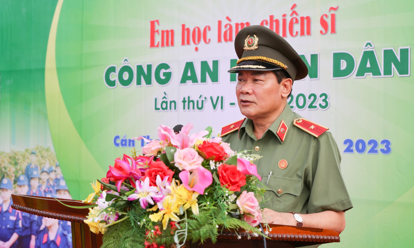 Thiếu tướng Nguyễn Văn Thuận, Giám đốc Công an TP Cần Thơ phát biểu. Ảnh: CA CT.