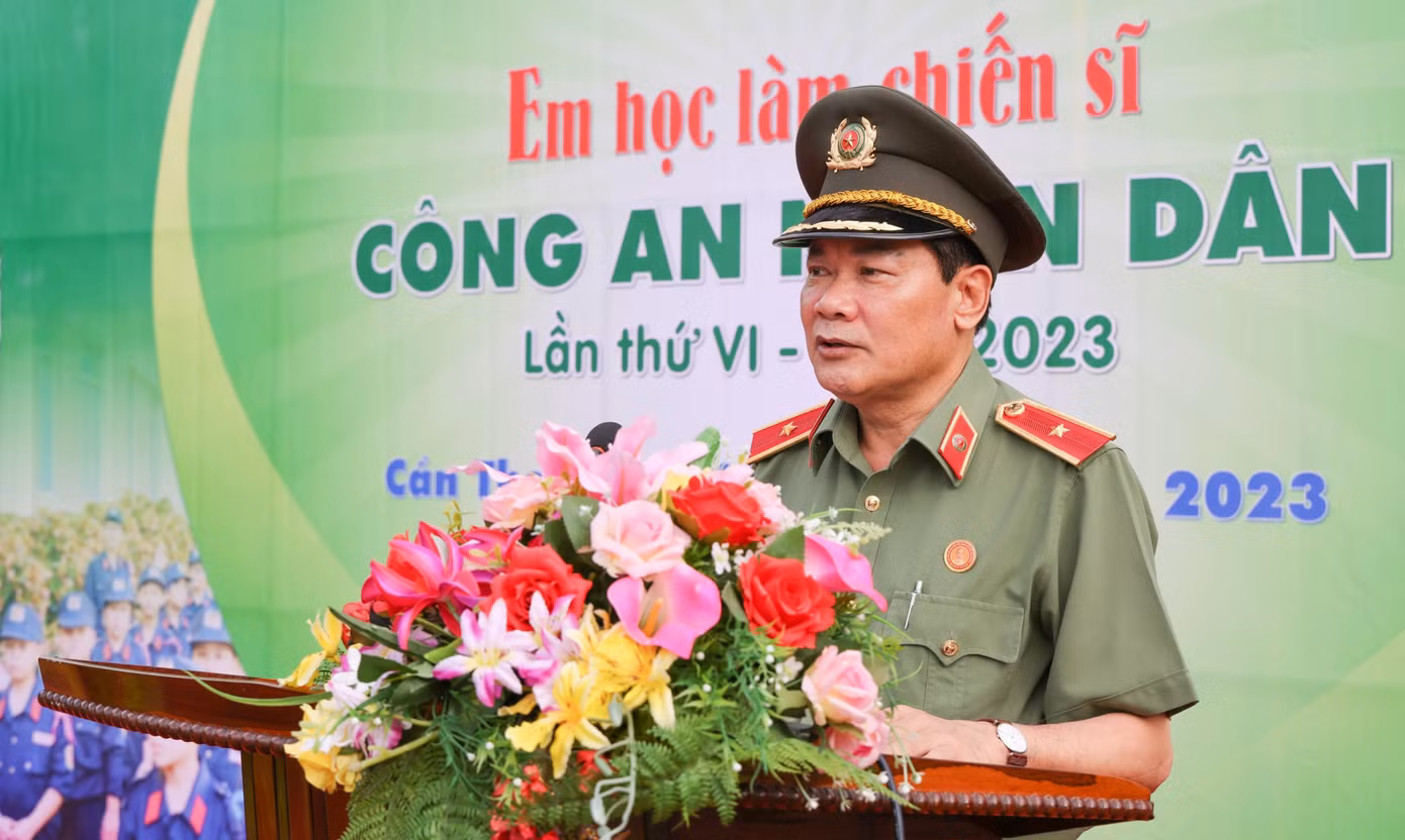 Thiếu tướng Nguyễn Văn Thuận, Giám đốc Công an TP Cần Thơ phát biểu. Ảnh: CA CT.