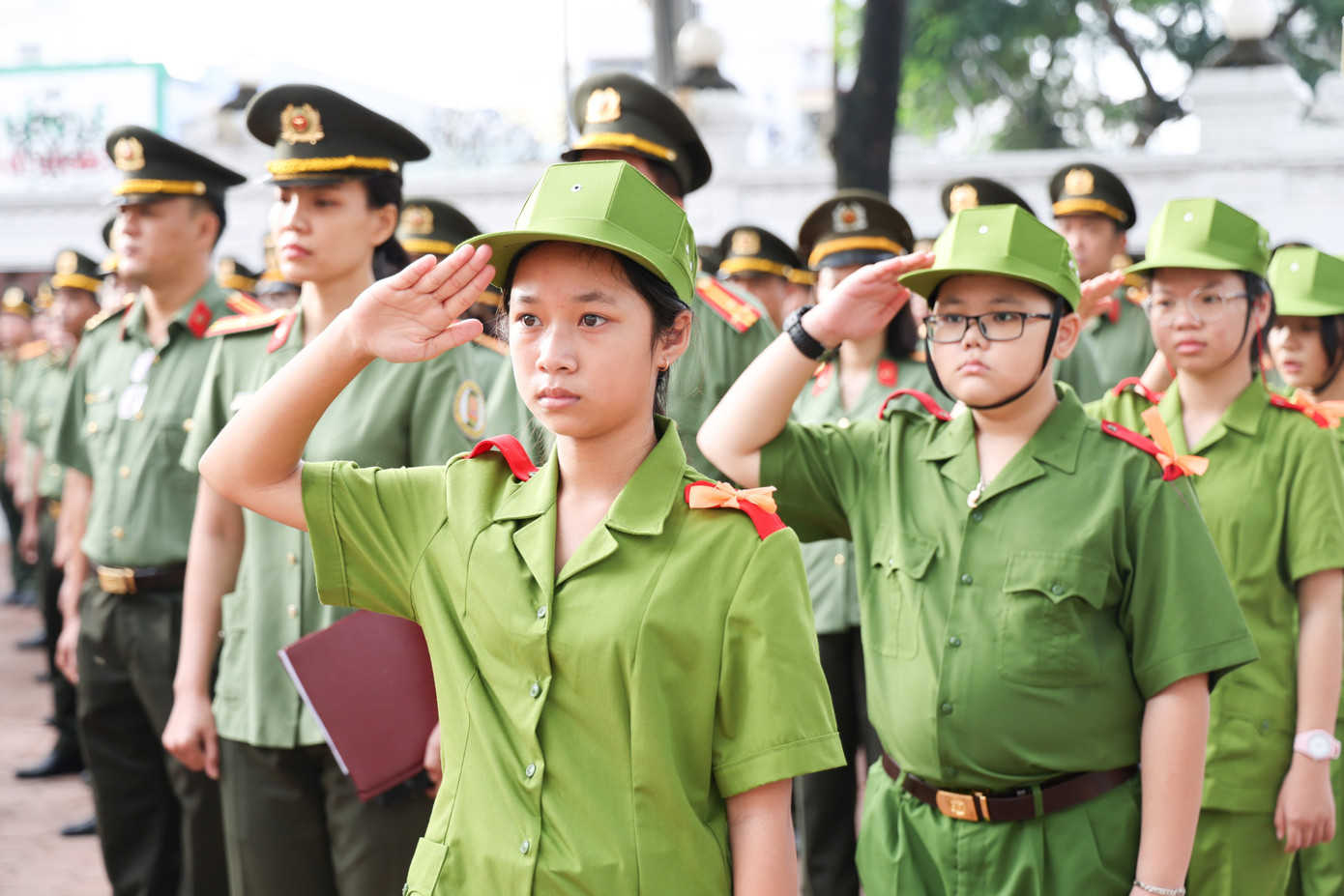 Các thiếu nhi Cần Thơ tham gia chương trình “Em học làm chiến sĩ Công an nhân dân”. Ảnh: CA CT.