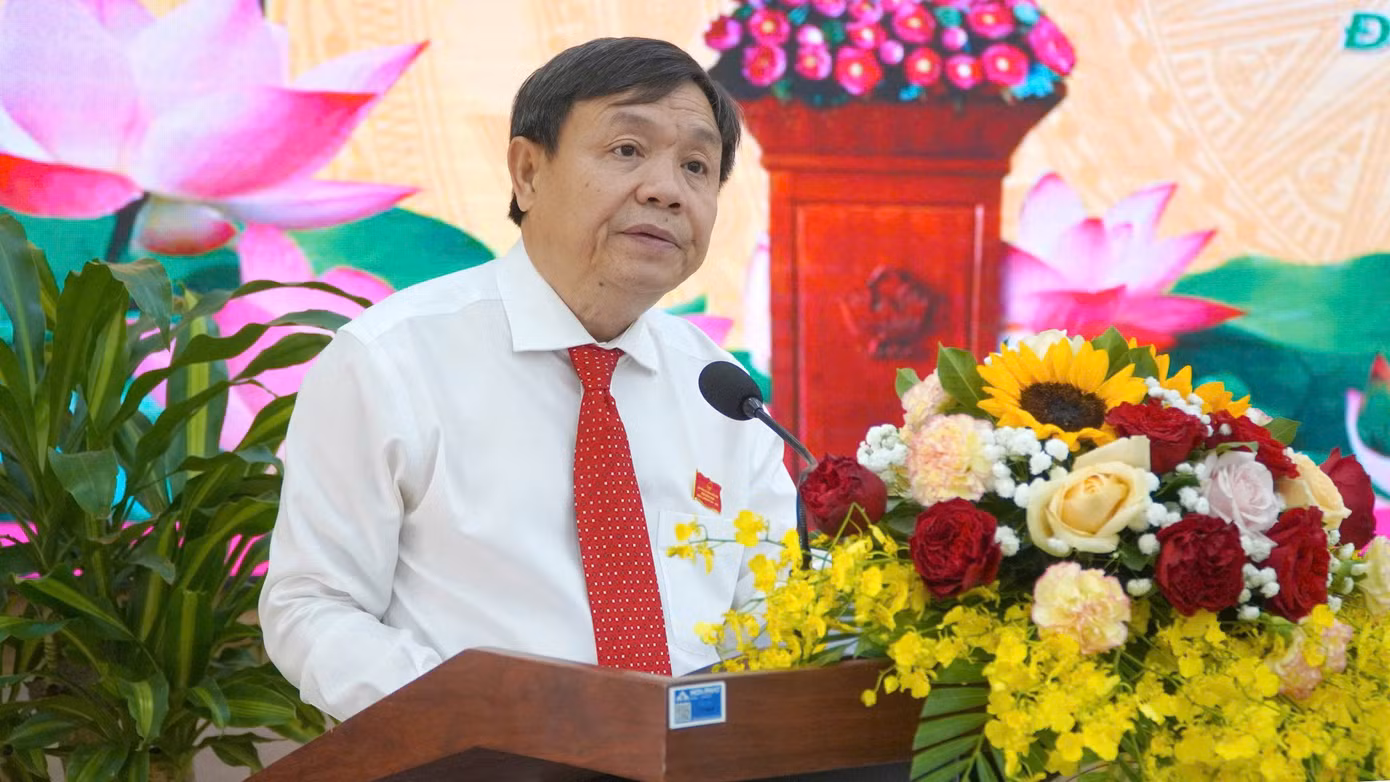 Chủ tịch HĐND tỉnh Đồng Tháp - Phan Văn Thắng phát biểu tại kỳ họp.