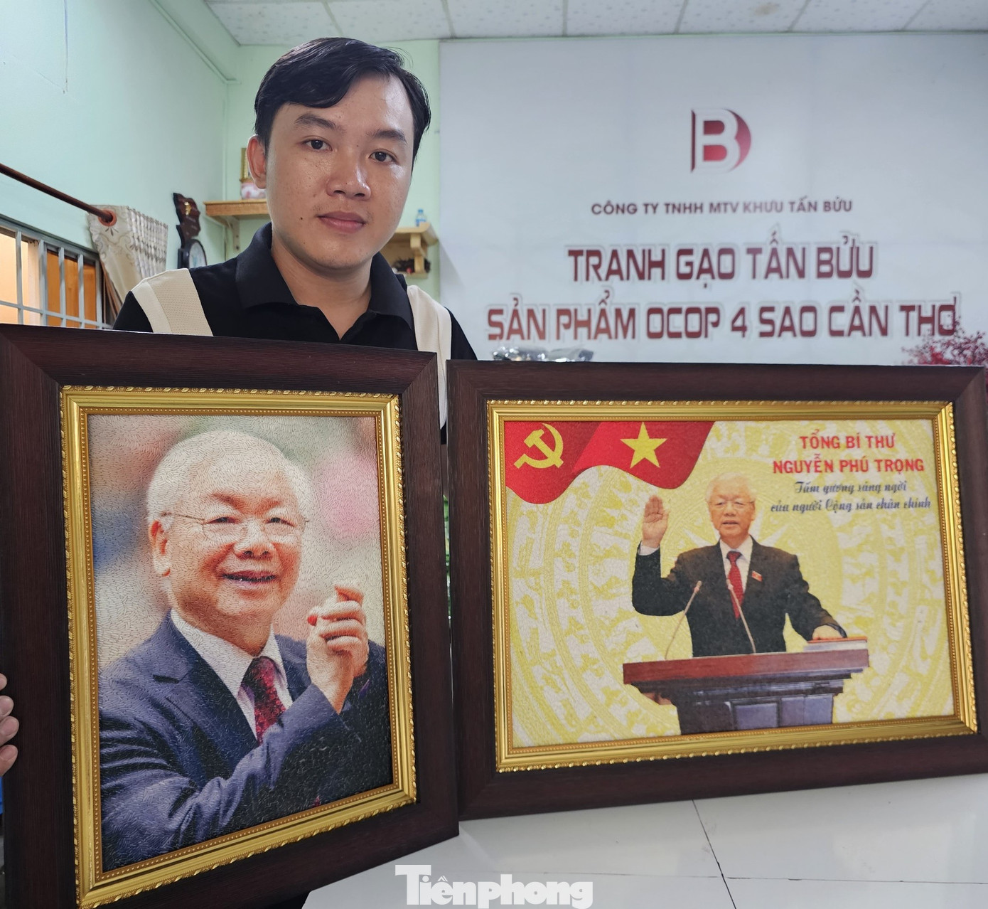 Bửu chia sẻ rằng, trong lúc thực hiện bức tranh có những lúc lắng lại cảm xúc, không ít lần nước mắt tuôn rơi nhưng cố gắng kìm chế lại để hoàn thiện bộ tranh cho phù hợp thời gian diễn ra Quốc tang Tổng Bí thư. Ảnh: Hòa Hội