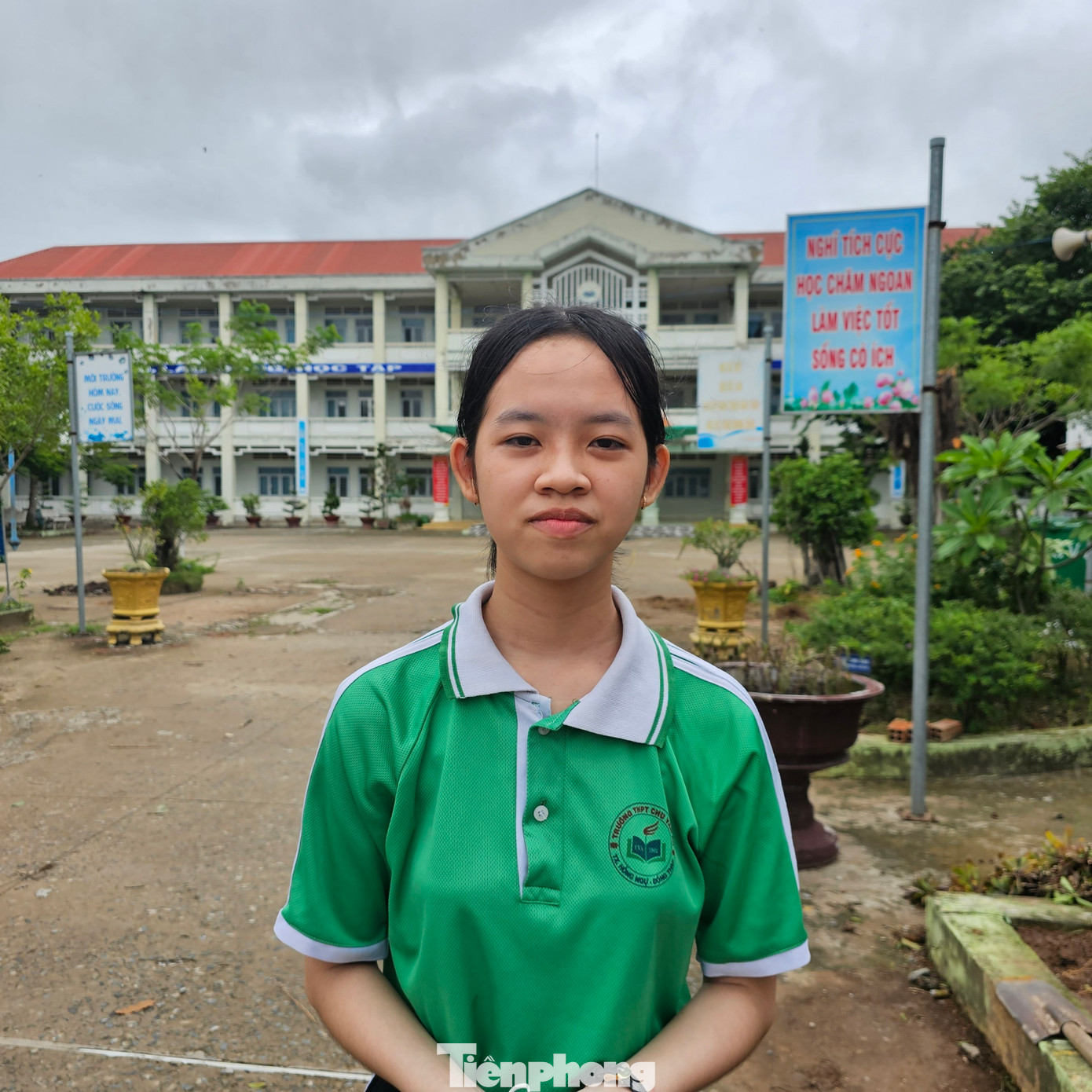 Theo lời Như, quá trình ôn tập tự học là chủ yếu, quan trọng nhất là nỗ lực, có những lúc học thấy mệt nhưng nghĩ đến mục tiêu, ngôi trường đại học mà mình mong muốn là cố gắng hết sức mình. Ảnh: Hòa Hội Theo lời Như, quá trình ôn tập tự học là chủ yếu, quan trọng nhất là nỗ lực, có những lúc học thấy mệt nhưng nghĩ đến mục tiêu, ngôi trường đại học mà mình mong muốn là cố gắng hết sức mình. Ảnh: Hòa Hội