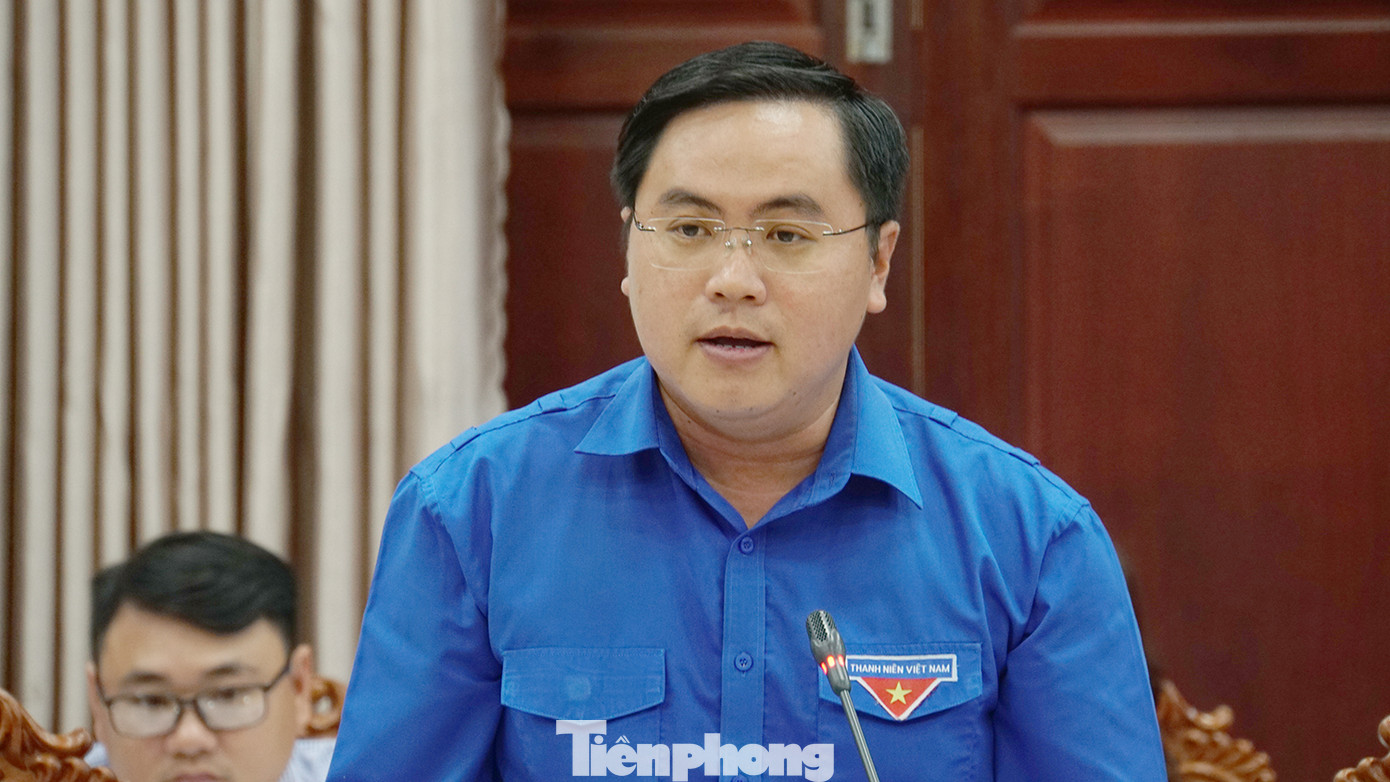 Anh Phan Thanh Trẻ - Phó Bí thư Tỉnh Đoàn Bến Tre phát biểu tại buổi làm việc. Ảnh: Hòa Hội Anh Phan Thanh Trẻ - Phó Bí thư Tỉnh Đoàn Bến Tre phát biểu tại buổi làm việc. Ảnh: Hòa Hội