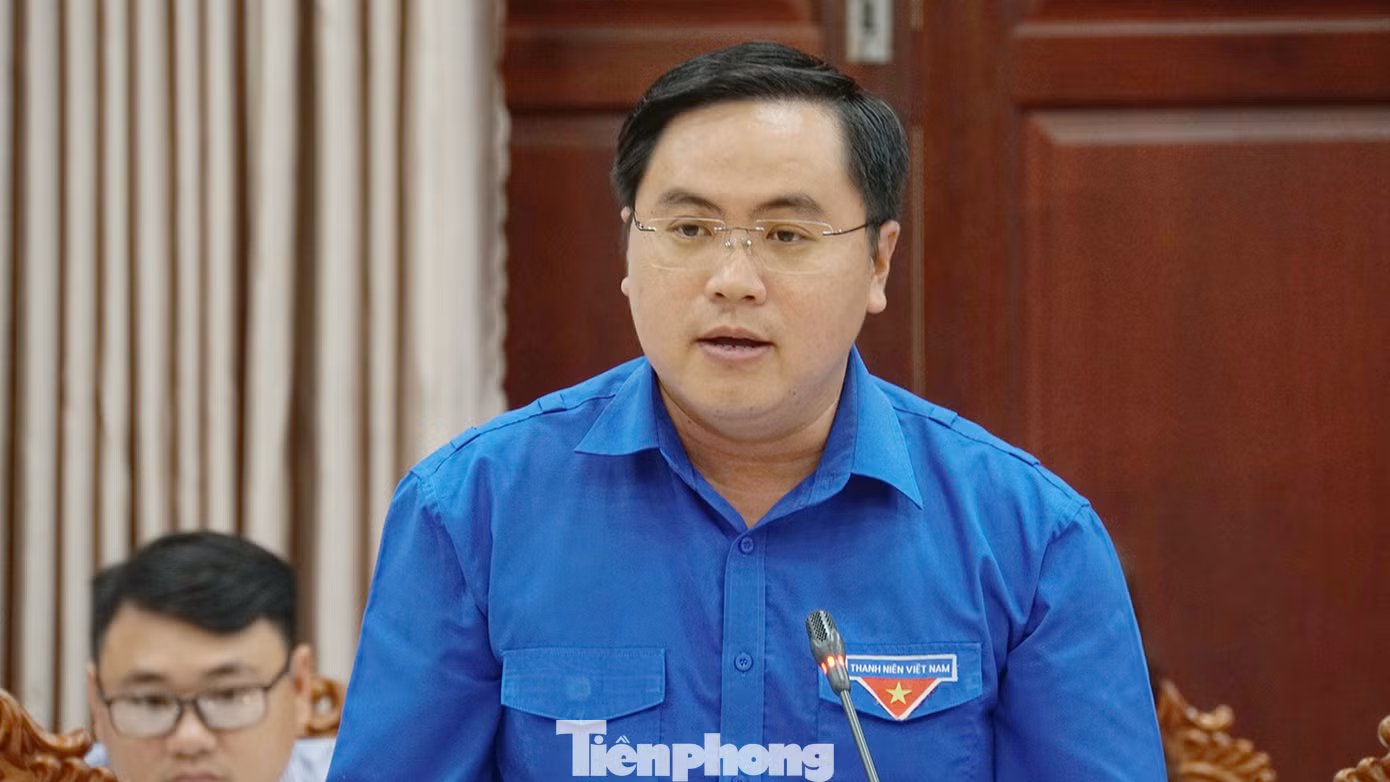 Anh Phan Thanh Trẻ - Phó Bí thư Tỉnh Đoàn Bến Tre phát biểu tại buổi làm việc. Ảnh: Hòa Hội Anh Phan Thanh Trẻ - Phó Bí thư Tỉnh Đoàn Bến Tre phát biểu tại buổi làm việc. Ảnh: Hòa Hội