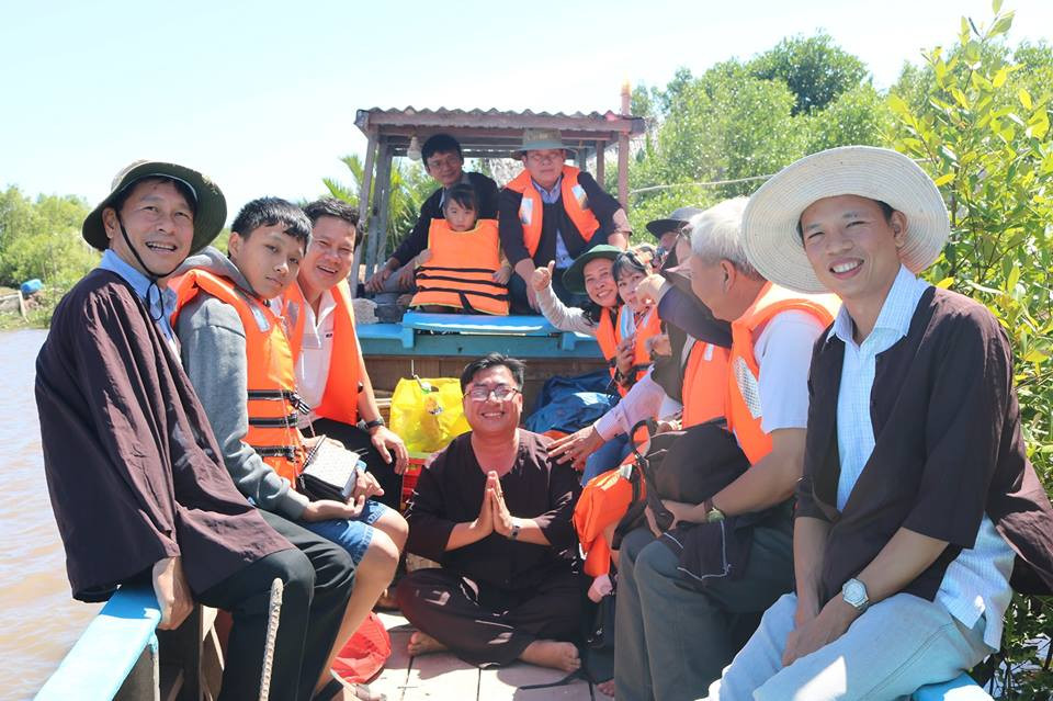 Khách tham quan du lịch tại Bến Tre.