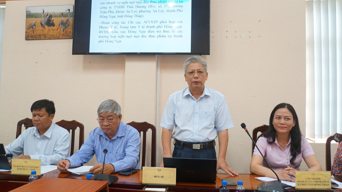 Bác sĩ Võ Minh Phục – Chi cục trưởng Chi cục An toàn Vệ sinh thực phẩm tỉnh Đồng Tháp phát biểu. Ảnh: Hòa Hội Bác sĩ Võ Minh Phục – Chi cục trưởng Chi cục An toàn Vệ sinh thực phẩm tỉnh Đồng Tháp phát biểu. Ảnh: Hòa Hội