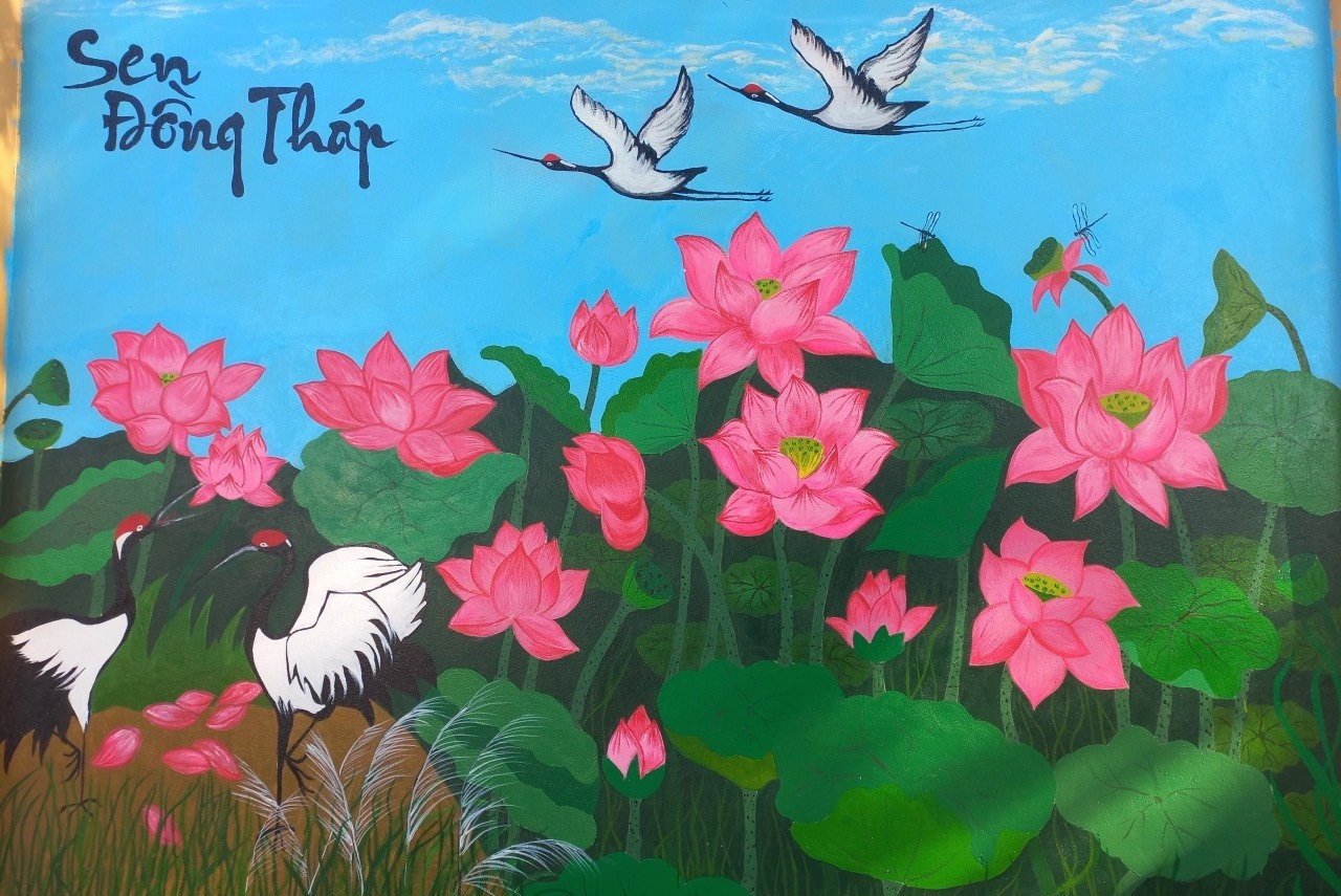 Ngày 10/5, Nguyễn Văn Ngợi, Trưởng phòng Chính trị tư tưởng (Sở GD&amp;ĐT Đồng Tháp) cho biết, trong khuôn khổ lễ hội sen tỉnh Đồng Tháp lần thứ 2 năm nay, diễn ra từ 16 – 19/5, Sở GD&amp;ĐT được giao phụ trách chính phối hợp các đơn vị tổ chức trang trí bích hoạ sen tại các trường học với chủ đề “Rạng ngời sắc sen”.