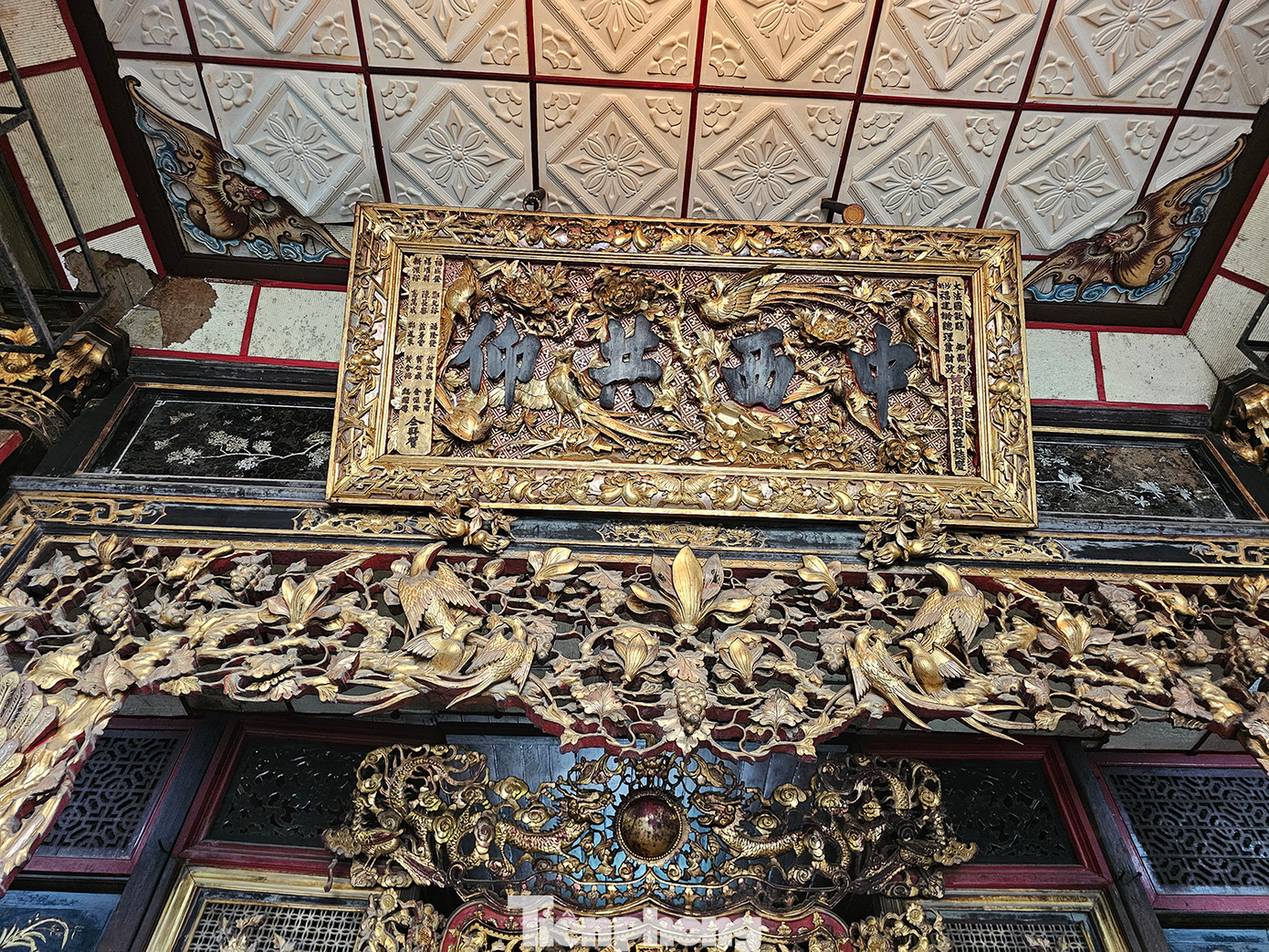 Năm 1917, ông Huỳnh Cẩm Thuận (cha ông Huỳnh Thủy Lê) cho trùng tu lại ngôi nhà mang dáng dấp một biệt thự Pháp, kết hợp hài hòa giữa hai lối kiến trúc Đông -Tây. Ảnh: Hòa Hội.