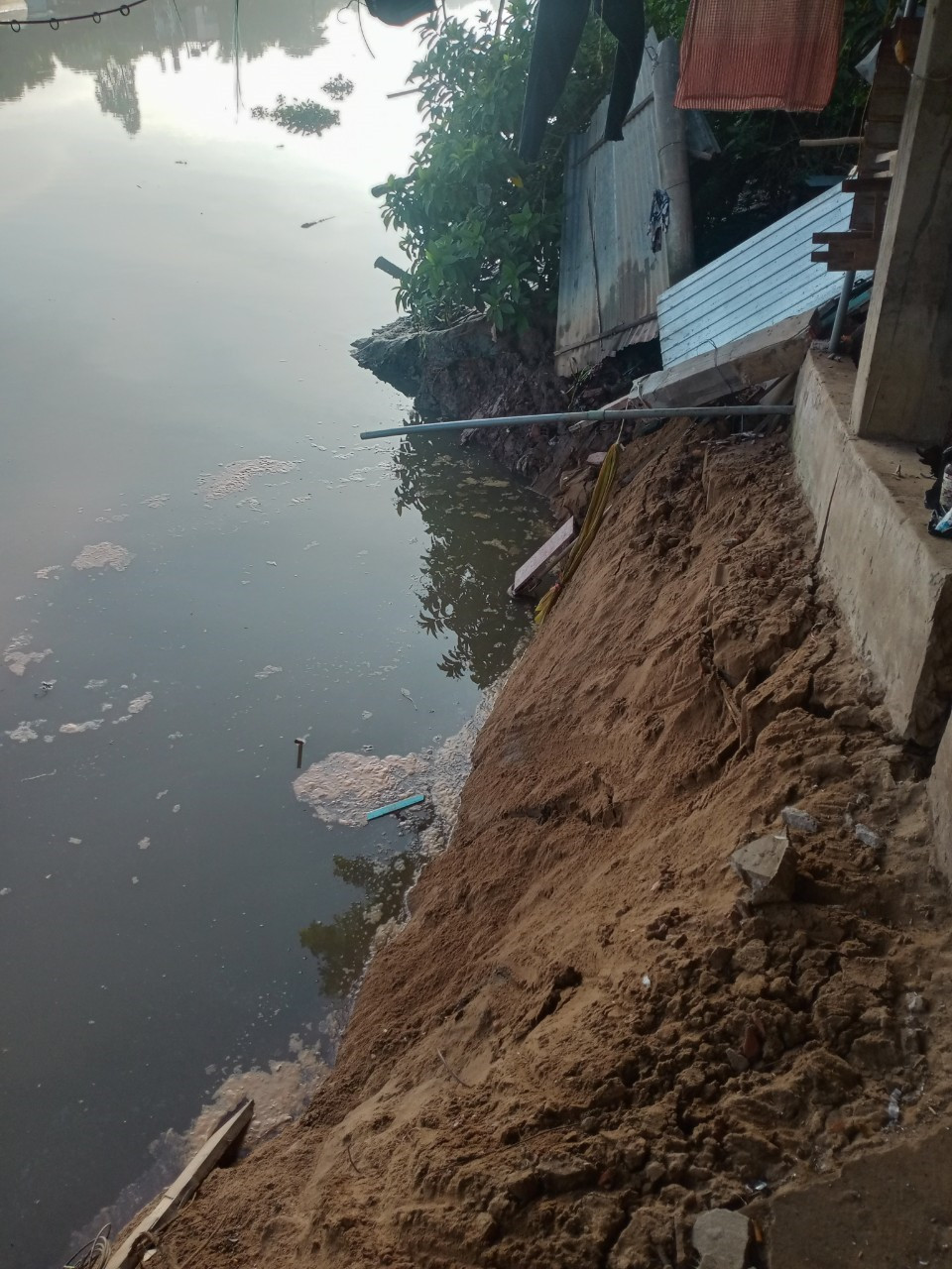 Sạt lở tại xã Long Giang, huyện Chợ Mới. Ảnh: PV.