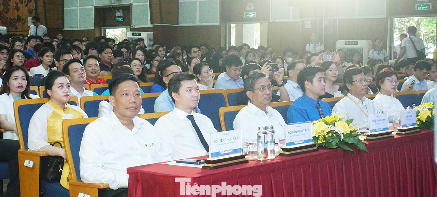 Anh Nguyễn Minh Triết - Bí thư T.Ư Đoàn, Chủ tịch Hội Sinh viên Việt Nam (thứ 2 từ trái sang) tham dự bế mạc Ngày hội khởi nghiệp Quốc gia tại Cần Thơ. Ảnh: Hòa Hội Anh Nguyễn Minh Triết - Bí thư T.Ư Đoàn, Chủ tịch Hội Sinh viên Việt Nam (thứ 2 từ trái sang) tham dự bế mạc Ngày hội khởi nghiệp Quốc gia tại Cần Thơ. Ảnh: Hòa Hội