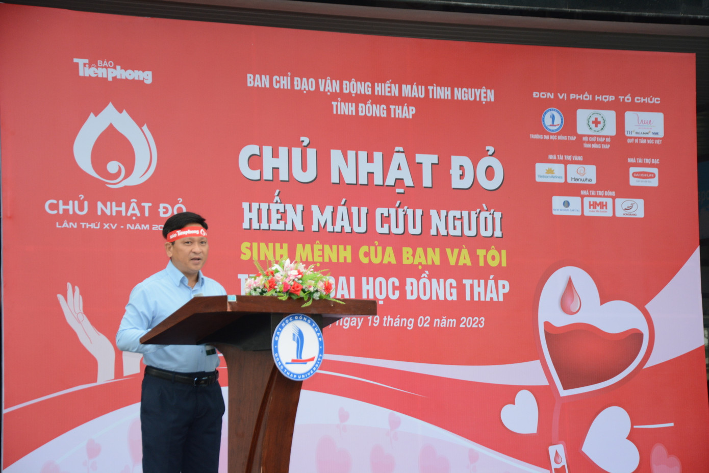 Ông Cao Dao Thép, Phó Hiệu trưởng trường Đại học Đồng Tháp cho biết, Trường định kỳ tổ chức 3 đến 4 lần trong 1 năm và từ năm 2011 đến nay có 20 đợt hiến máu và đã hiến 4.360 đơn vị máu. Trong năm 2021, Trường Đại học Đồng Tháp phối hợp với Tỉnh Đoàn Đồng Tháp, Báo Tiền Phong đã tổ chức chương trình Chủ nhật Đỏ lần thứ XIV khá thành công và thu hút đông đảo lực lượng ĐVTN tham gia hiến máu.
