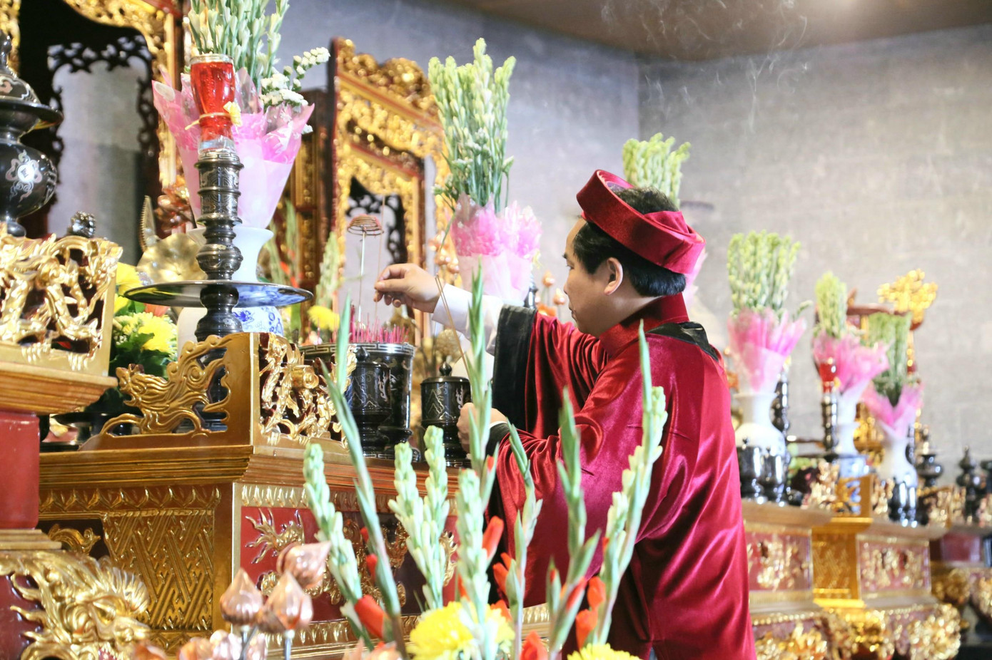 Bí thư Thành ủy Cần Thơ Lê Quang mạnh thắp hương tưởng niệm Vua Hùng