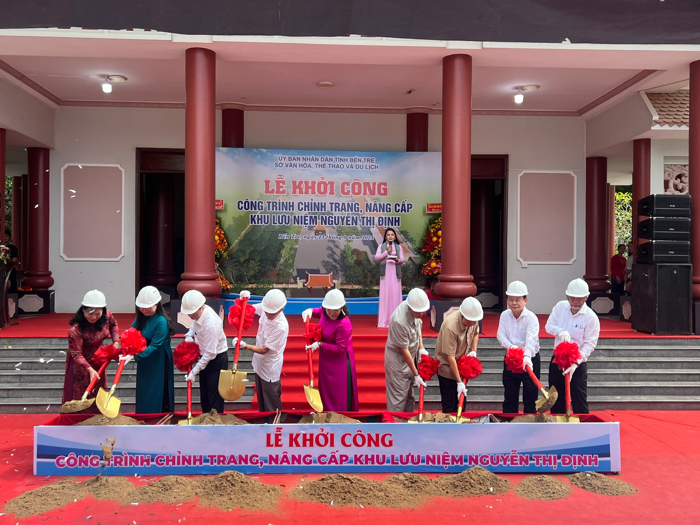 Lãnh đạo tỉnh Bến Tre thực hiện nghi thức khởi công công trình chỉnh trang, nâng cấp khu lưu niệm Nguyễn Thị Định. Lãnh đạo tỉnh Bến Tre thực hiện nghi thức khởi công công trình chỉnh trang, nâng cấp khu lưu niệm Nguyễn Thị Định.