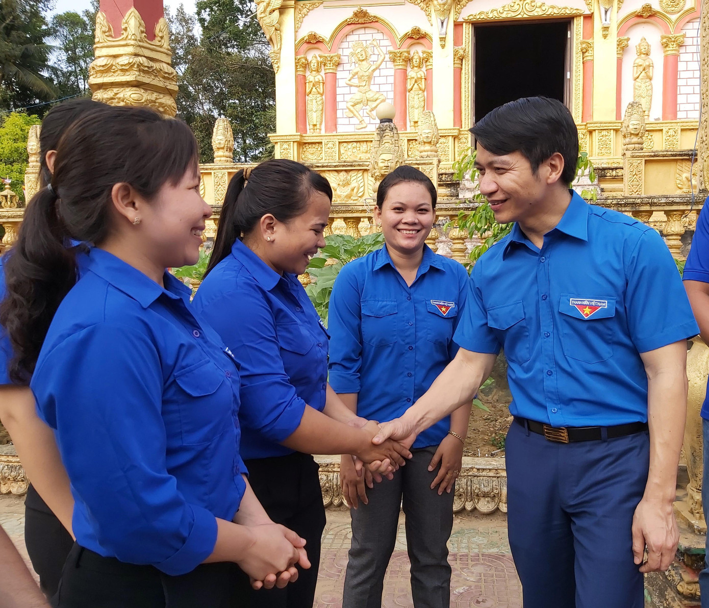 Thành tựu đó có đóng góp quan trọng của nhân dân Trà Vinh nói chung, và đồng bào dân tộc Khmer nói riêng, đã được lãnh đạo Đảng, Nhà nước ghi nhận, đánh giá cao. Nổi bật trong đó là sự đóng góp của trụ trì các chùa Khmer, các vị chư tăng và đồng bào Phật tử ở các địa phương đã tích cực cùng chính quyền tham gia thực hiện song song 2 nhiệm vụ vừa phòng, chống dịch bệnh COVID-19, vừa tích cực tham gia các phong trào sản xuất nâng cao đời sống, giữ gìn và phát huy bản sắc văn hóa dân tộc, xây dựng nông thôn mới - đô thị văn minh.