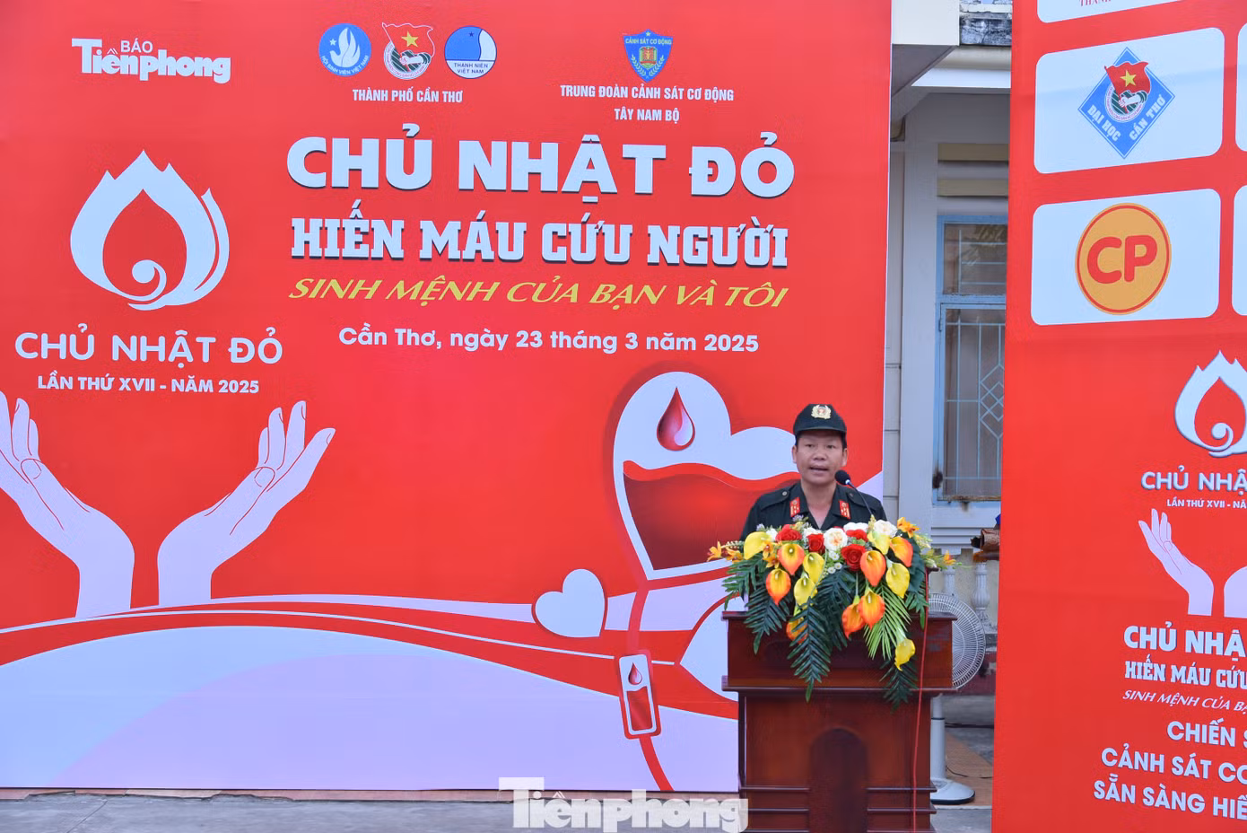 Thượng tá Văng Thành Ngôn - Phó Trung đoàn Trưởng Trung đoàn Cảnh sát Cơ động Tây Nam Bộ phát biểu tại sự kiện. Ảnh: Hòa Hội