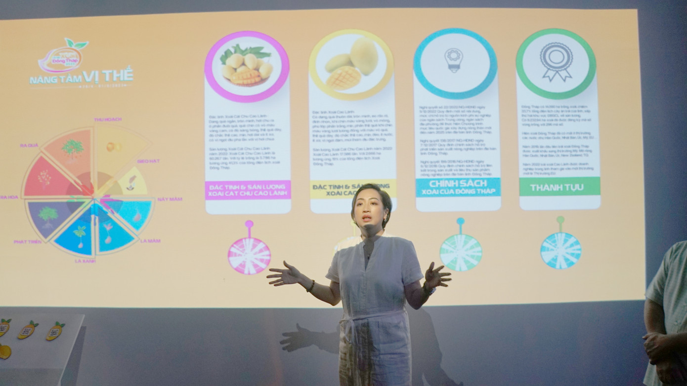 Không gian sẽ mang đến cho du khách nhiều trải nghiệm thú vị từ việc sử dụng các công nghệ hologram, mapping và AR thực tế ảo. Du khách trải nghiệm trong không gian thực tế ảo là tường Panorama với 2 tường tương tác cong và 1 bàn điều khiển. Ảnh: An Bình