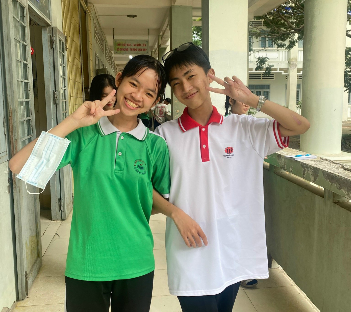 Như chia sẻ rằng, mặc dù điểm số thi THPT môn Ngữ văn lớn hơn 2 môn còn lại nhưng em yêu thích kinh doanh nên sẽ đăng ký học học ngành Tiếng Anh thương mại hoặc ngành Kinh tế của trường Đại học Kinh tế TP.HCM. Như chia sẻ rằng, mặc dù điểm số thi THPT môn Ngữ văn lớn hơn 2 môn còn lại nhưng em yêu thích kinh doanh nên sẽ đăng ký học học ngành Tiếng Anh thương mại hoặc ngành Kinh tế của trường Đại học Kinh tế TP.HCM.