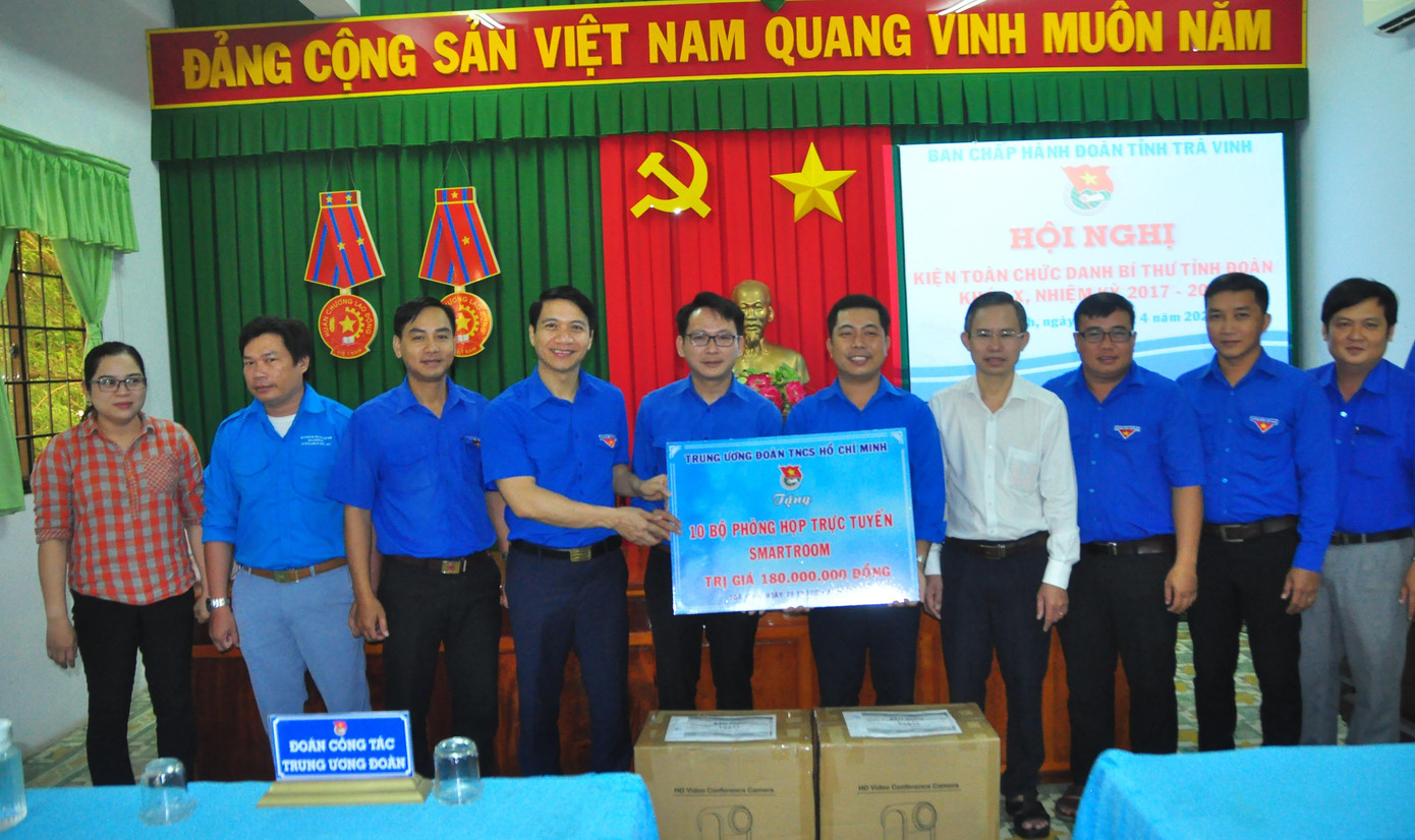 Trung ương Đoàn trao tặng Tỉnh đoàn Trà Vinh 10 bộ phòng họp trực tuyến. - Ảnh: Hòa Hội Trung ương Đoàn trao tặng Tỉnh đoàn Trà Vinh 10 bộ phòng họp trực tuyến. - Ảnh: Hòa Hội