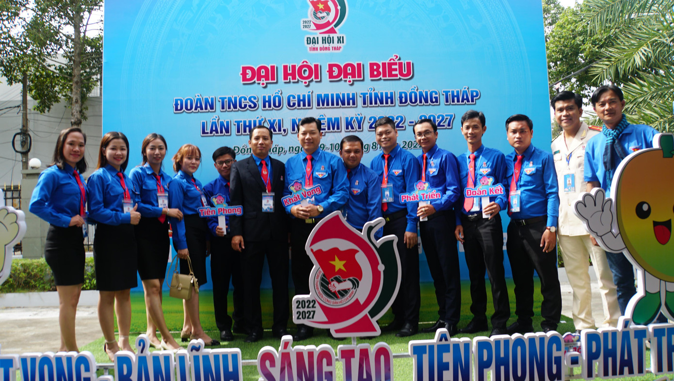 Các đại biểu lưu lại ảnh kỷ niệm tại Đại hội. Ảnh: Hòa Hội